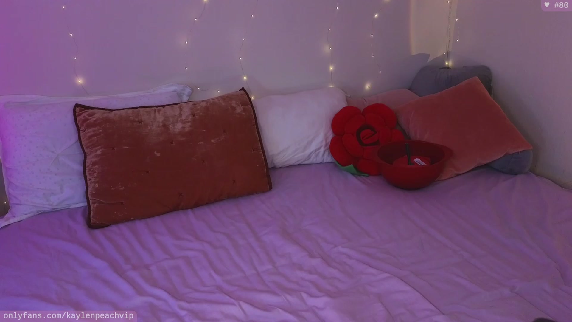 Gallery image thumbnail from KaylenPeach's myfreecams stream on, 10/29/2023, 23:31 image 7 of 20