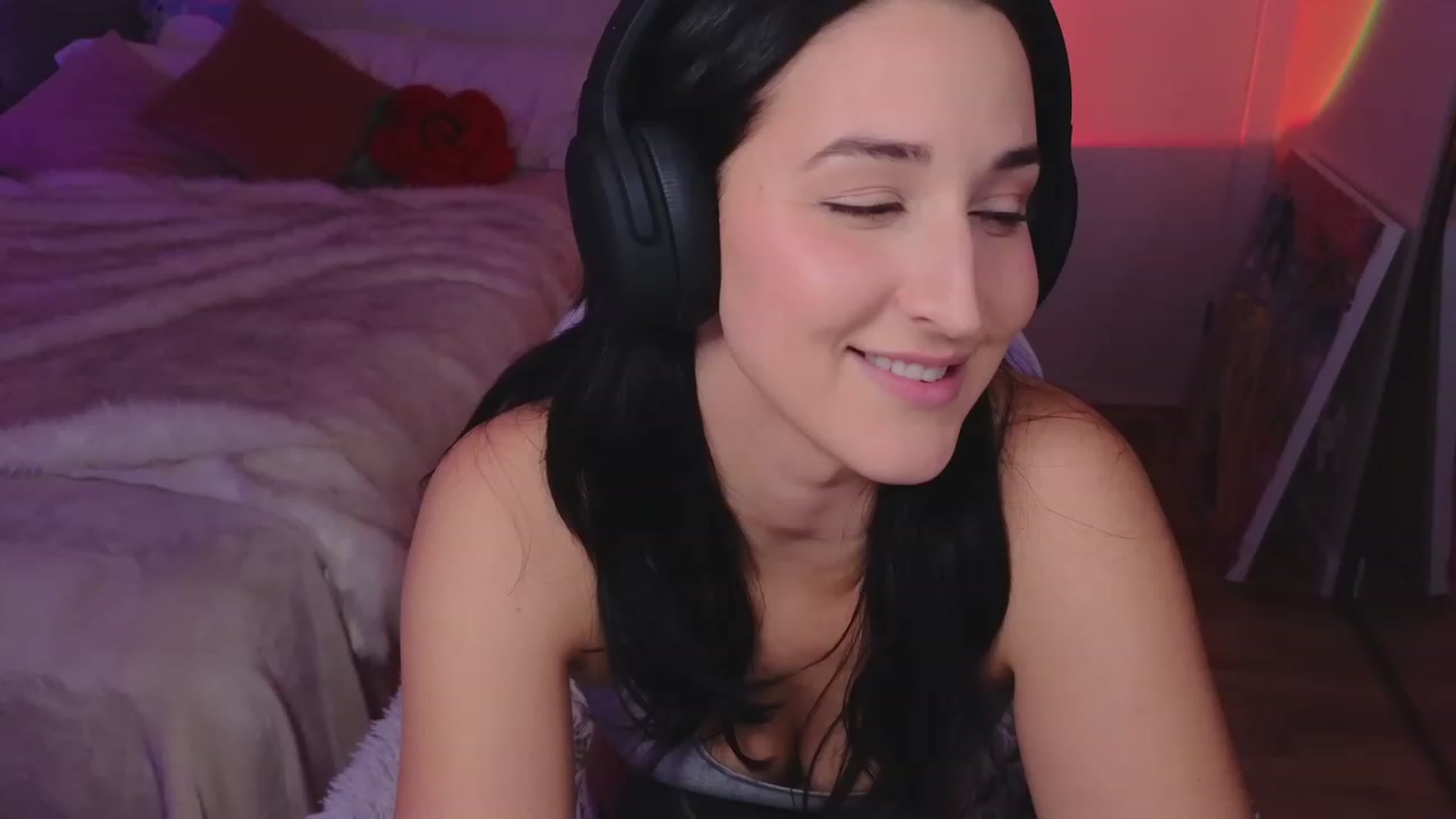 Gallery image thumbnail from KaylenPeach's myfreecams stream on, 11/17/2023, 05:47 image 5 of 20