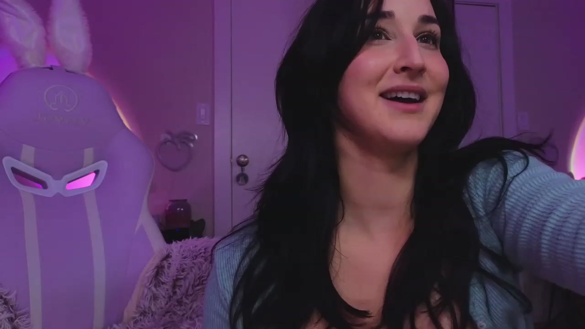 Gallery image thumbnail from KaylenPeach's myfreecams stream on, 11/22/2023, 05:31 image 3 of 20