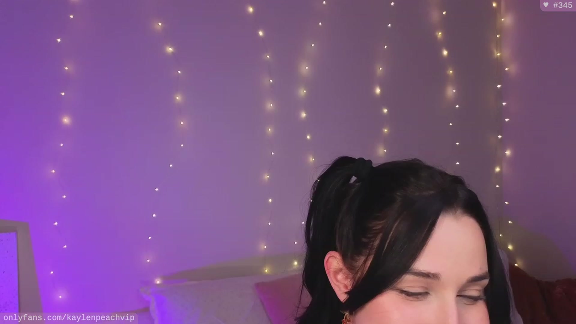 Gallery image thumbnail from KaylenPeach's myfreecams stream on, 11/29/2023, 05:05 image 19 of 20