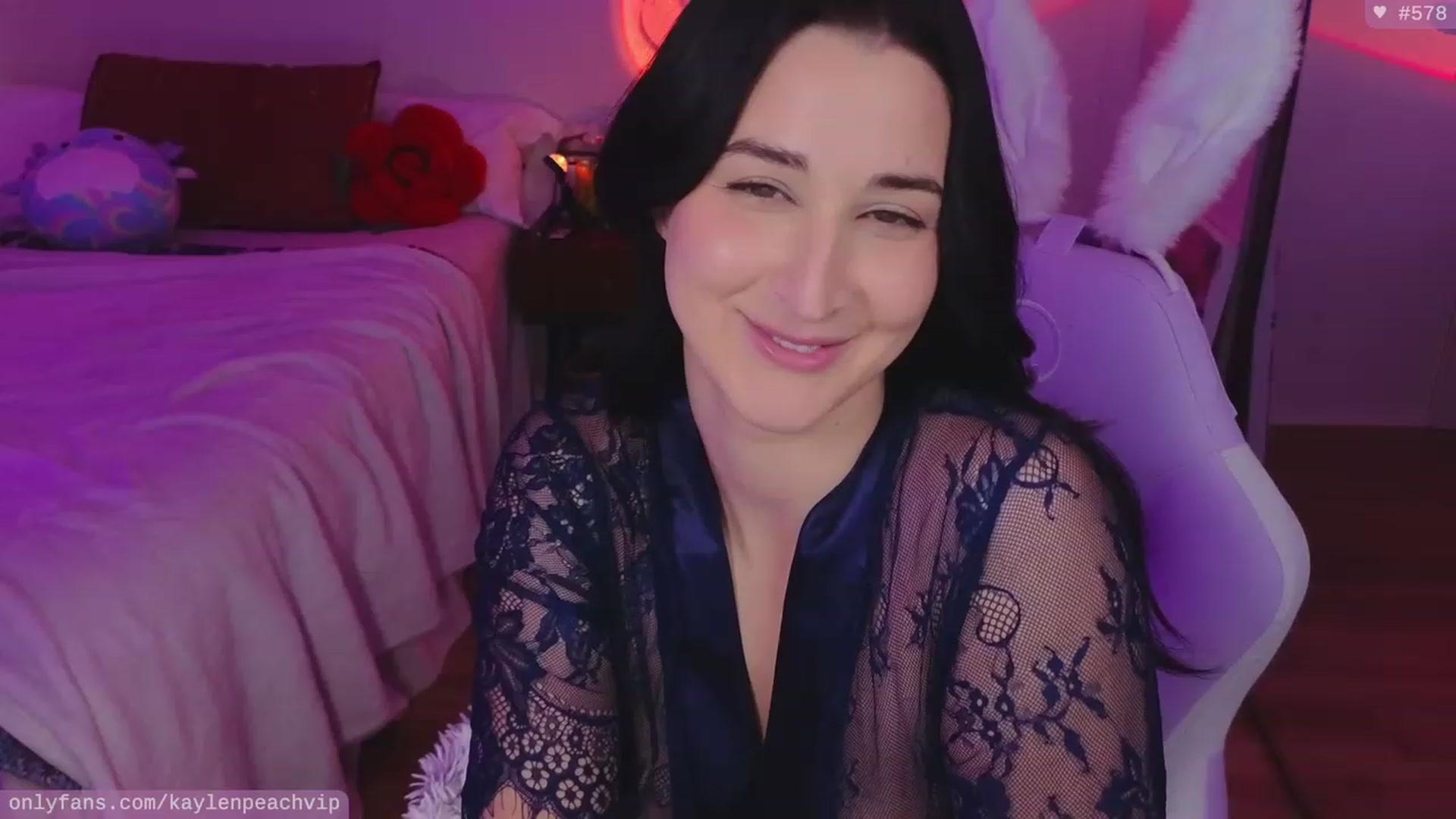 Gallery image thumbnail from KaylenPeach's myfreecams stream on, 12/05/2023, 04:46 image 3 of 20