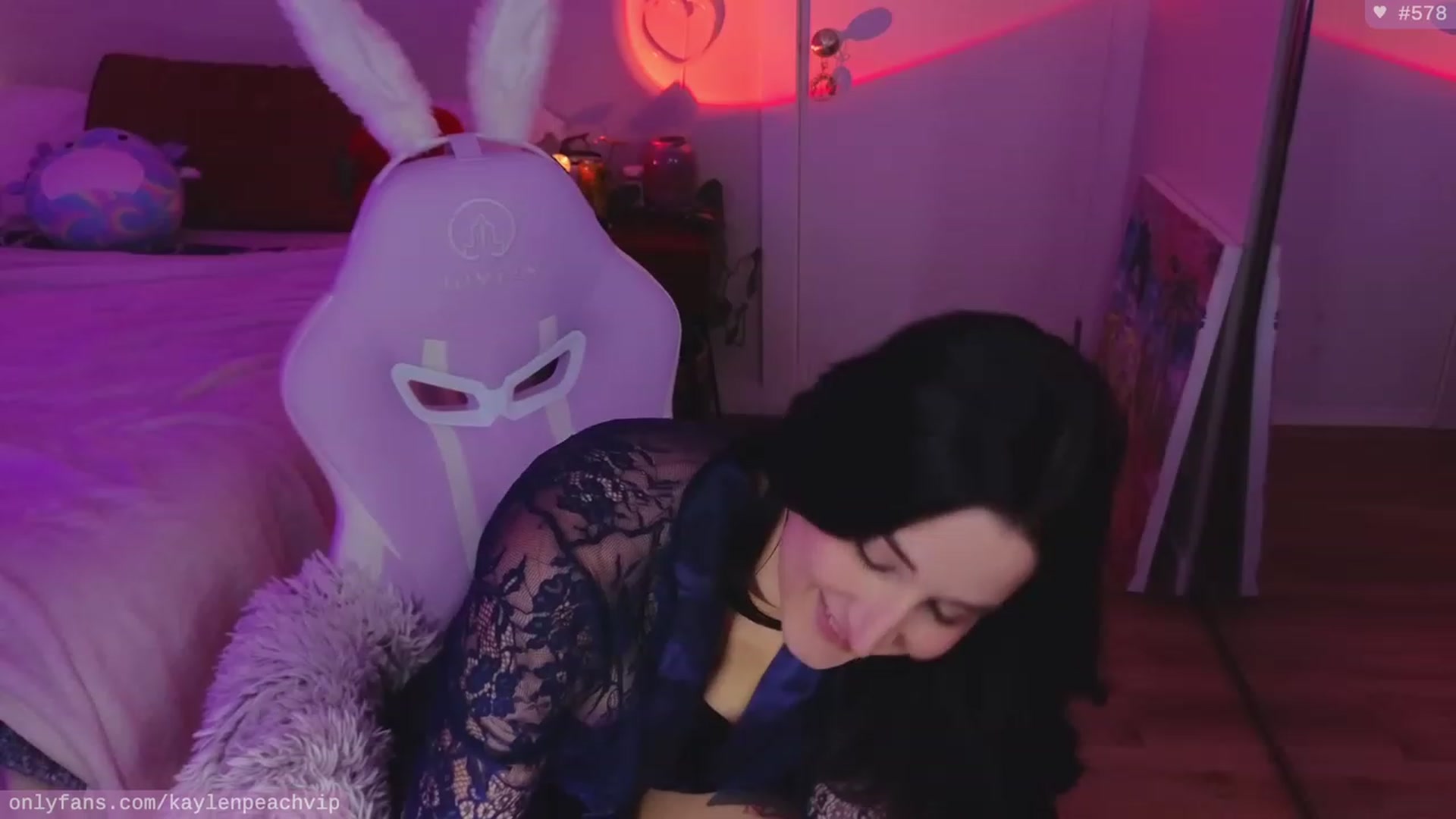 Gallery image thumbnail from KaylenPeach's myfreecams stream on, 12/05/2023, 04:46 image 2 of 20