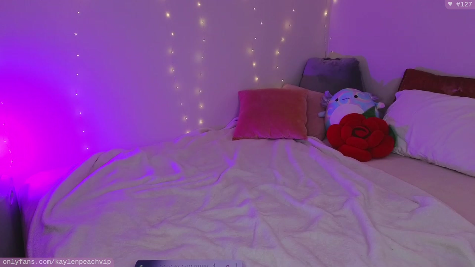 Gallery image thumbnail from KaylenPeach's myfreecams stream on, 12/08/2023, 05:52 image 15 of 20