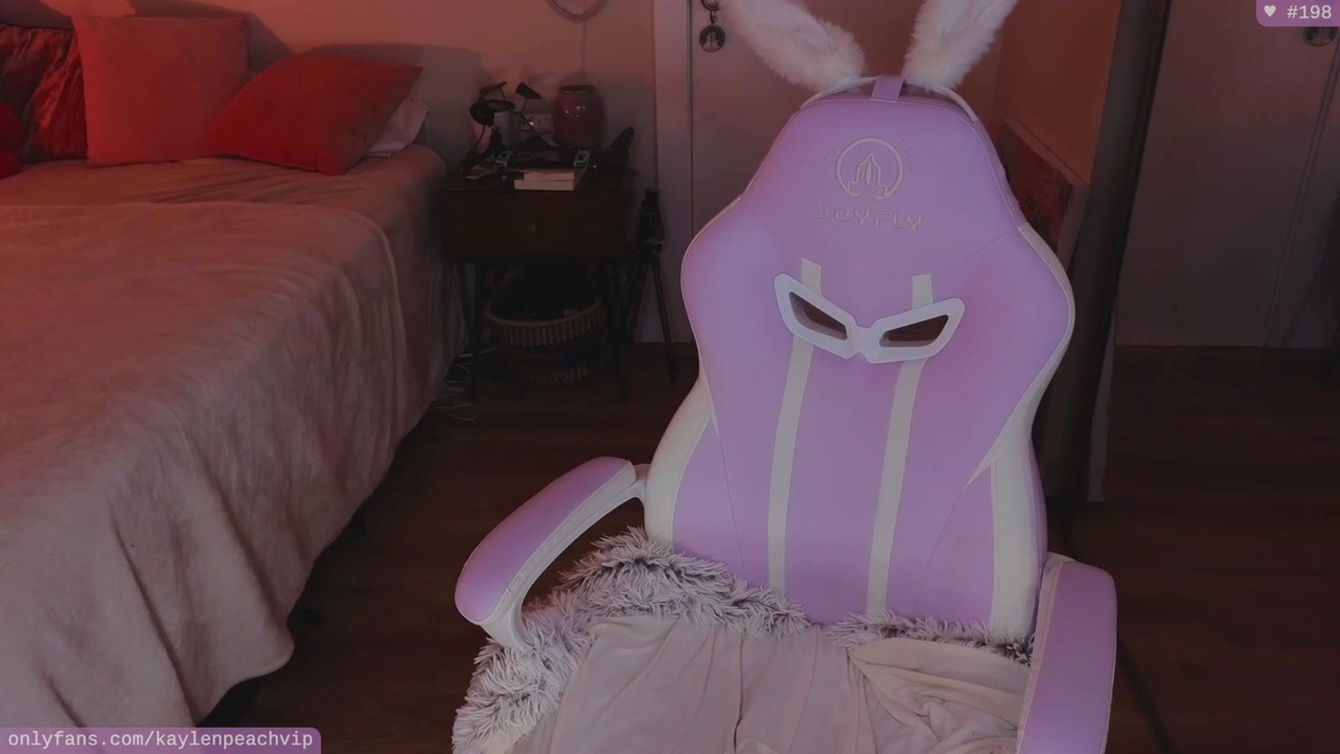 Gallery image thumbnail from KaylenPeach's myfreecams stream on, 12/12/2023, 04:25 image 16 of 20