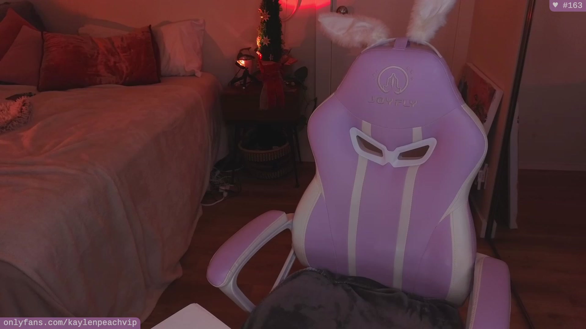 Gallery image thumbnail from KaylenPeach's myfreecams stream on, 12/13/2023, 05:55 image 5 of 20