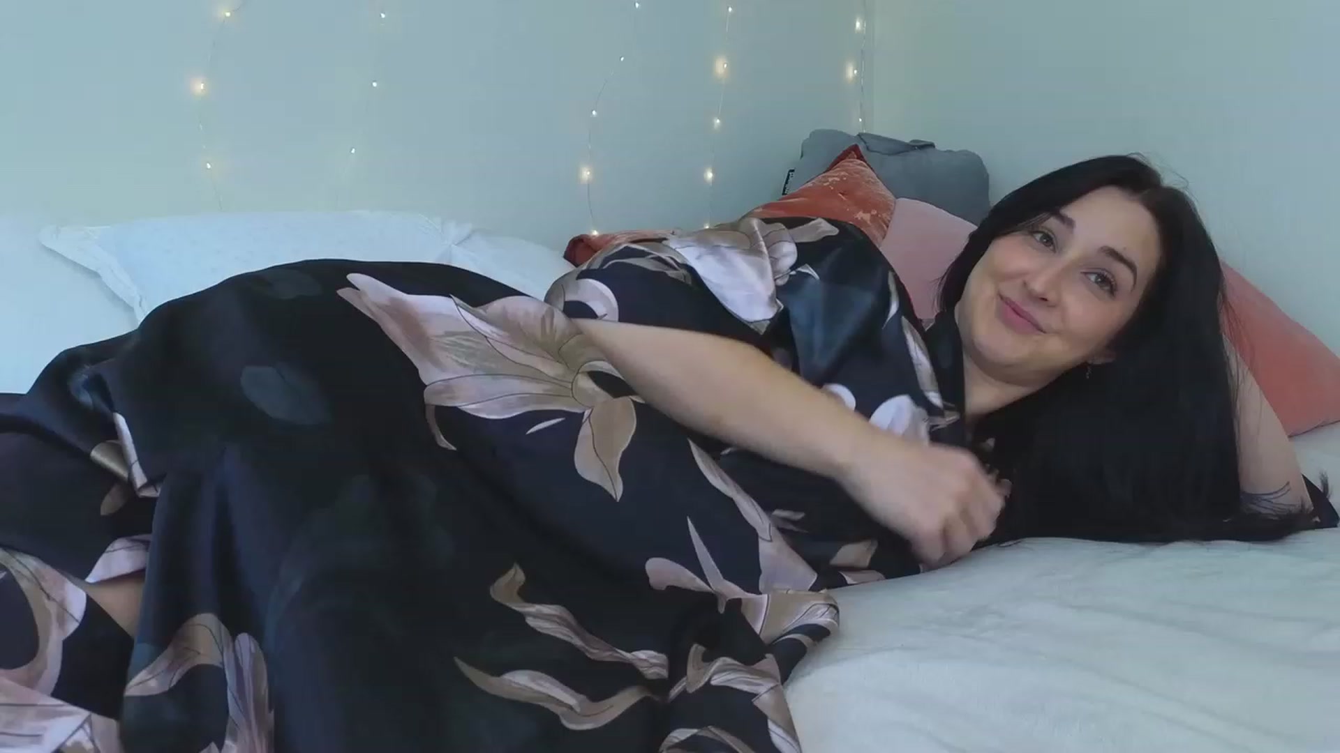 Gallery image thumbnail from KaylenPeach's myfreecams stream on, 12/14/2023, 21:02 image 14 of 20