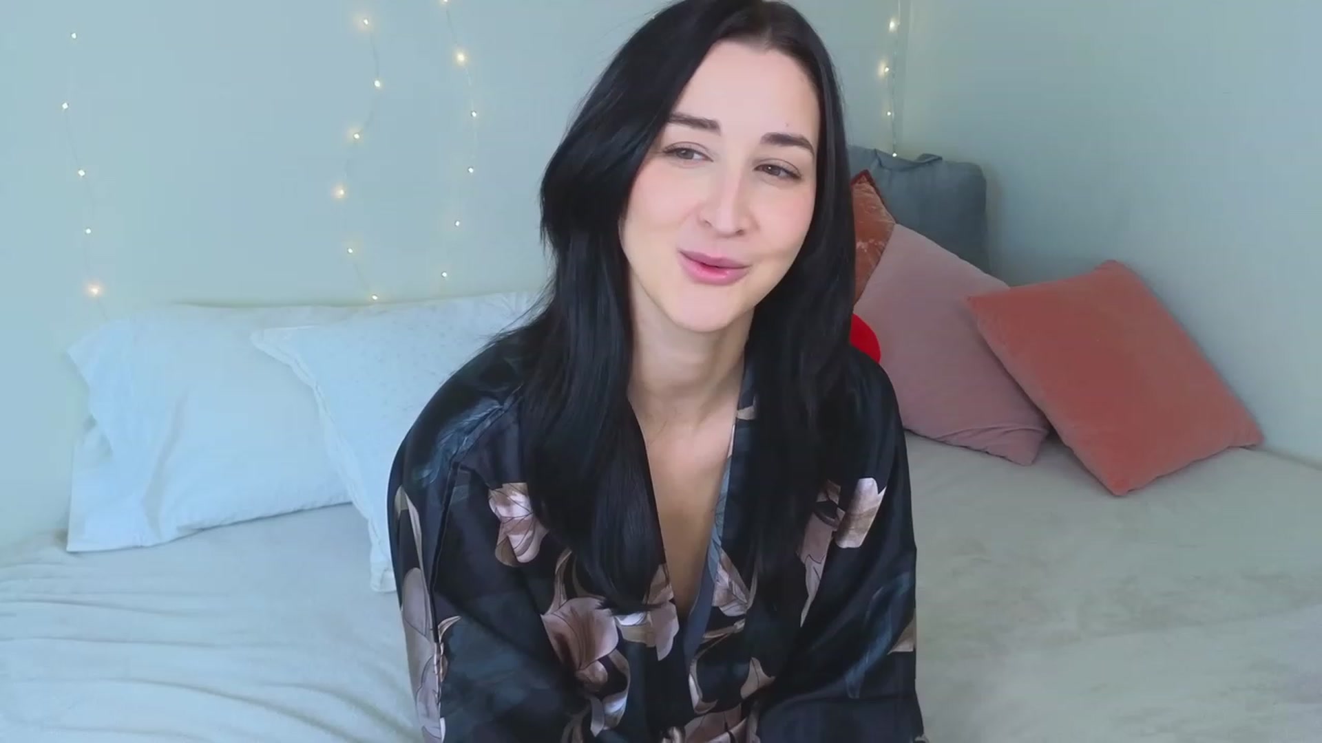 Gallery image thumbnail from KaylenPeach's myfreecams stream on, 12/14/2023, 21:02 image 6 of 20