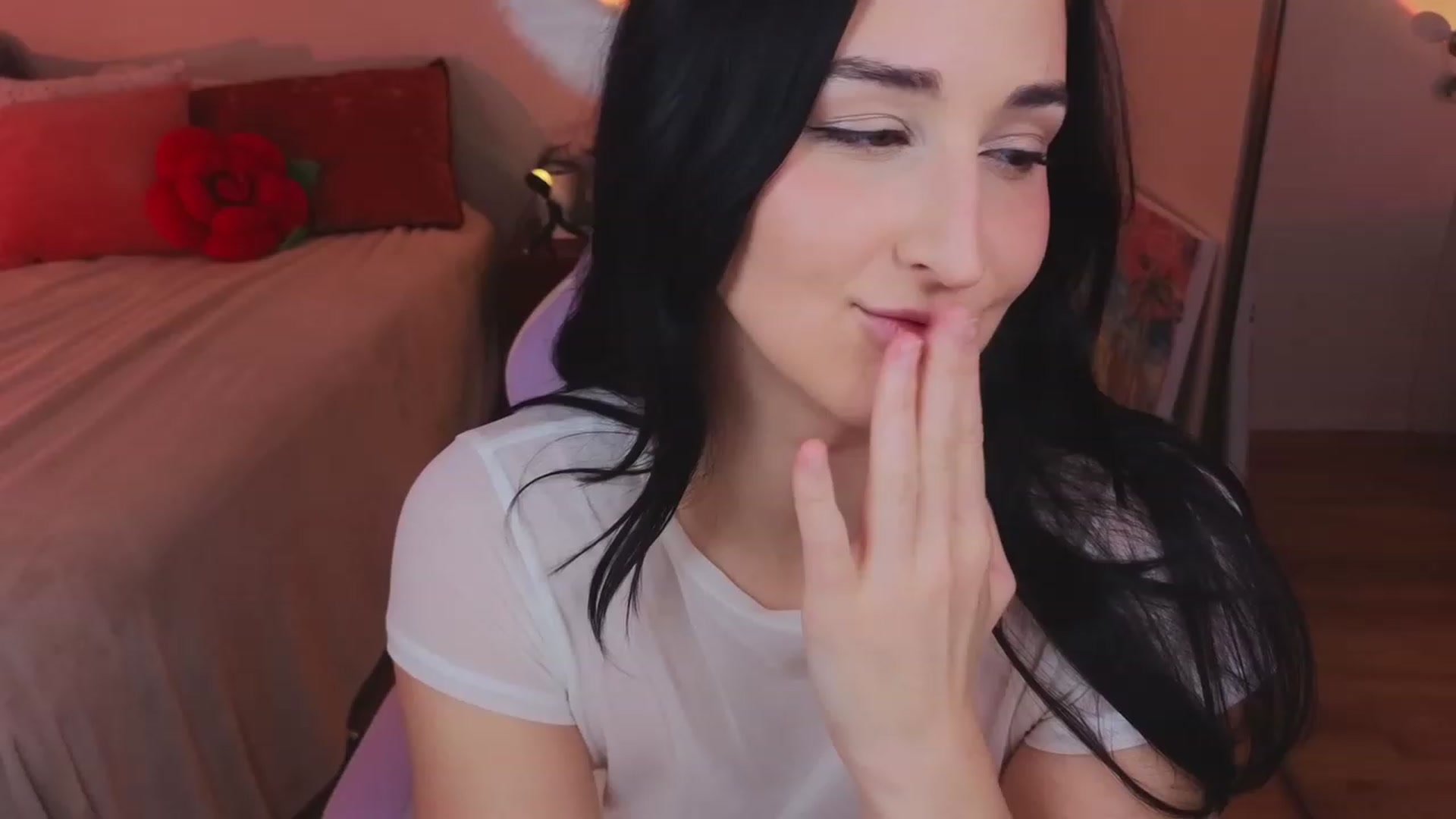 Gallery image thumbnail from KaylenPeach's myfreecams stream on, 12/19/2023, 04:04 image 8 of 20