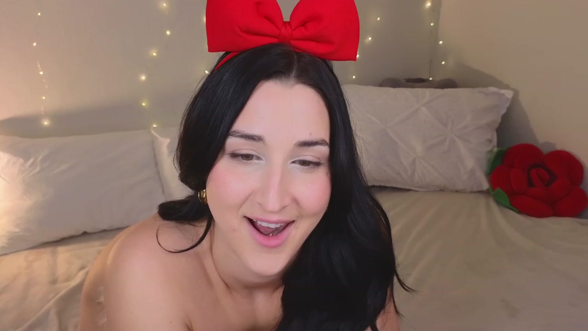 Gallery image thumbnail from KaylenPeach's myfreecams stream on, 12/22/2023, 05:35 image 12 of 20