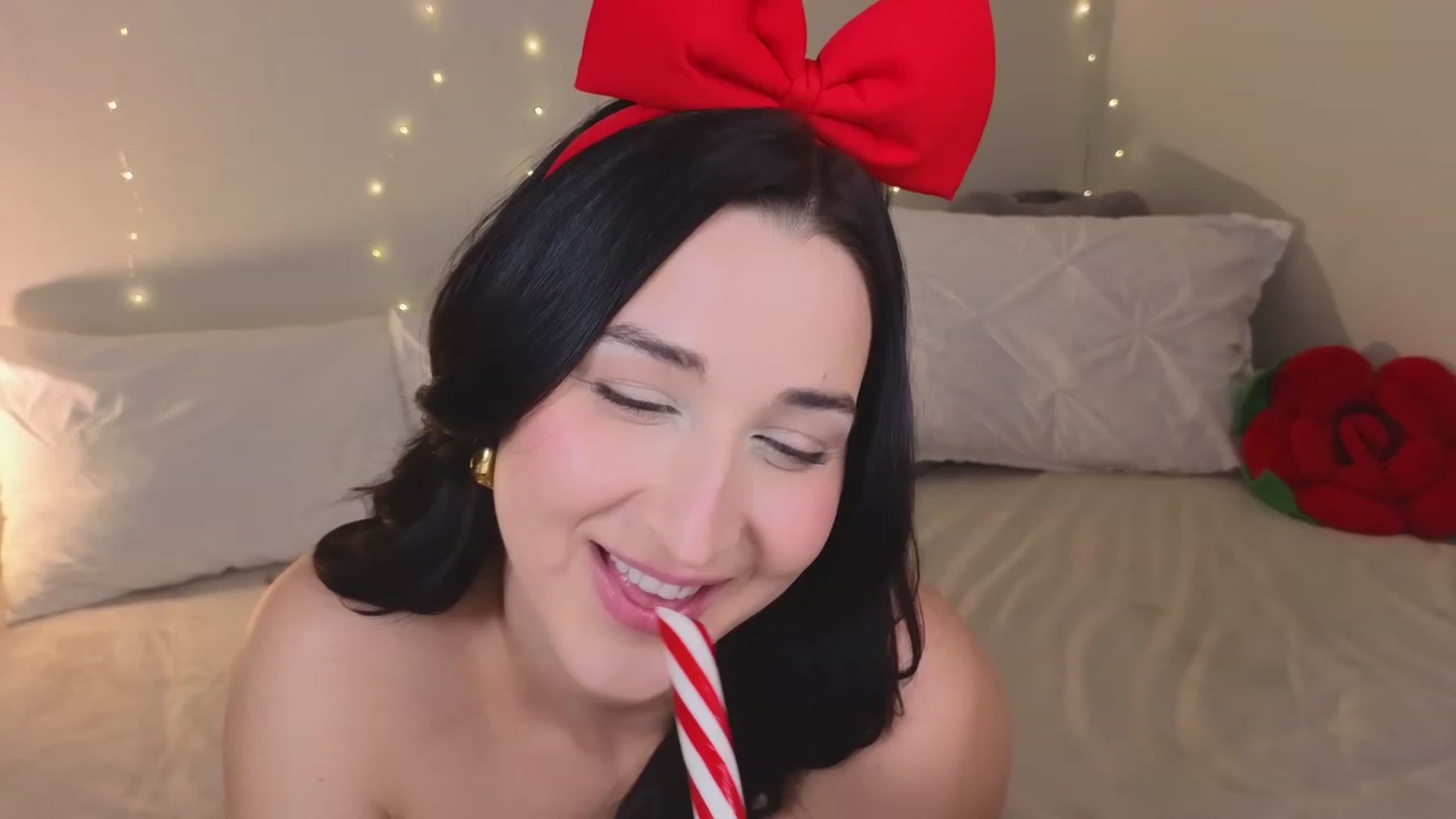 Gallery image thumbnail from KaylenPeach's myfreecams stream on, 12/22/2023, 05:35 image 9 of 20