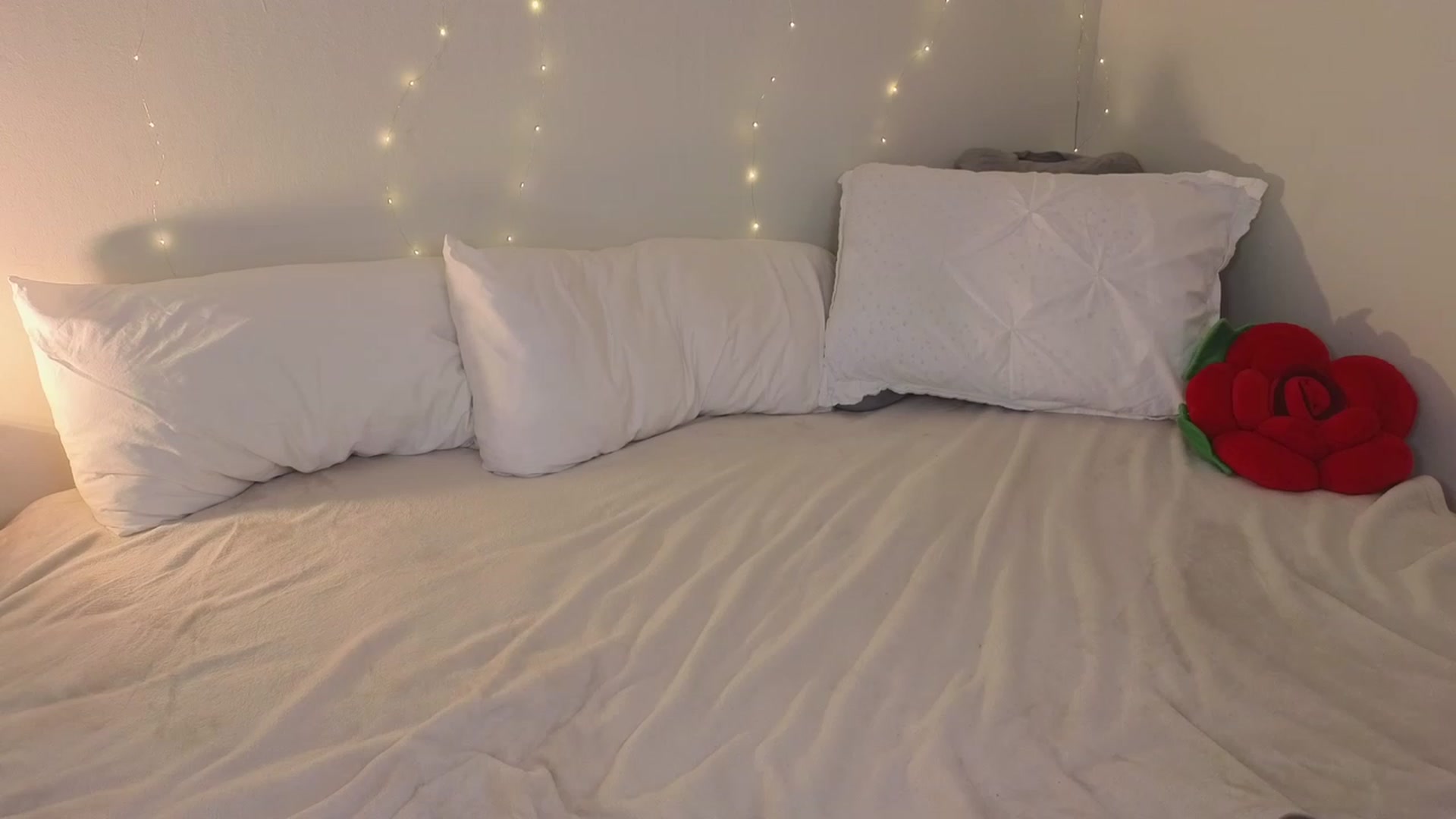 Gallery image thumbnail from KaylenPeach's myfreecams stream on, 12/22/2023, 06:30 image 9 of 20