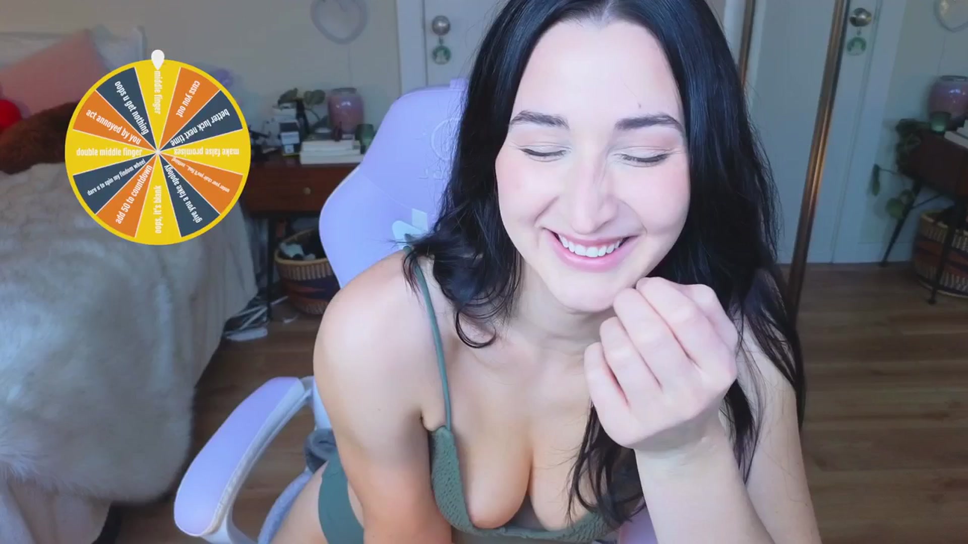 Gallery image thumbnail from KaylenPeach's myfreecams stream on, 01/30/2024, 23:32 image 5 of 20