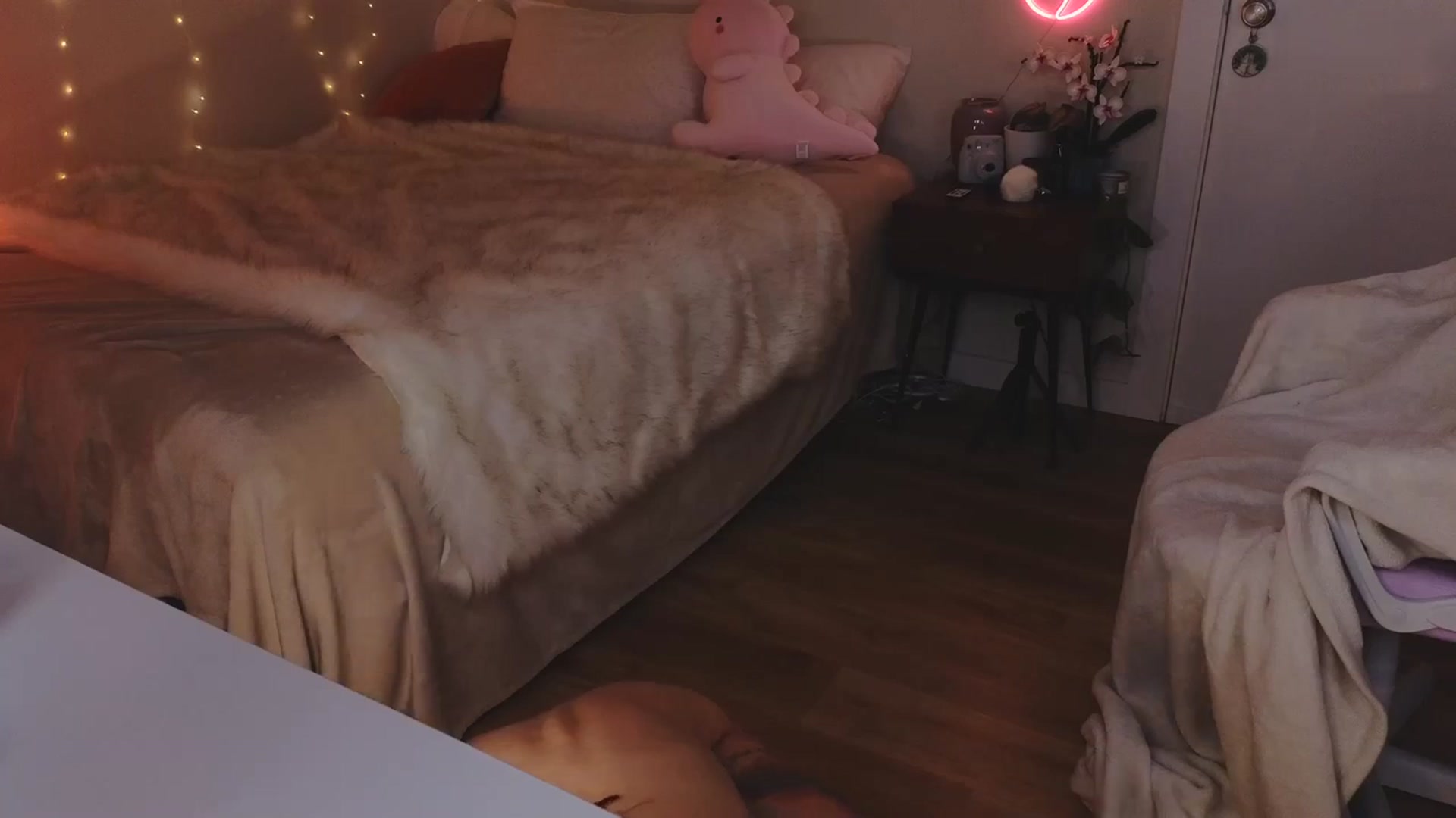 Gallery image thumbnail from KaylenPeach's myfreecams stream on, 03/15/2024, 05:12 image 10 of 20