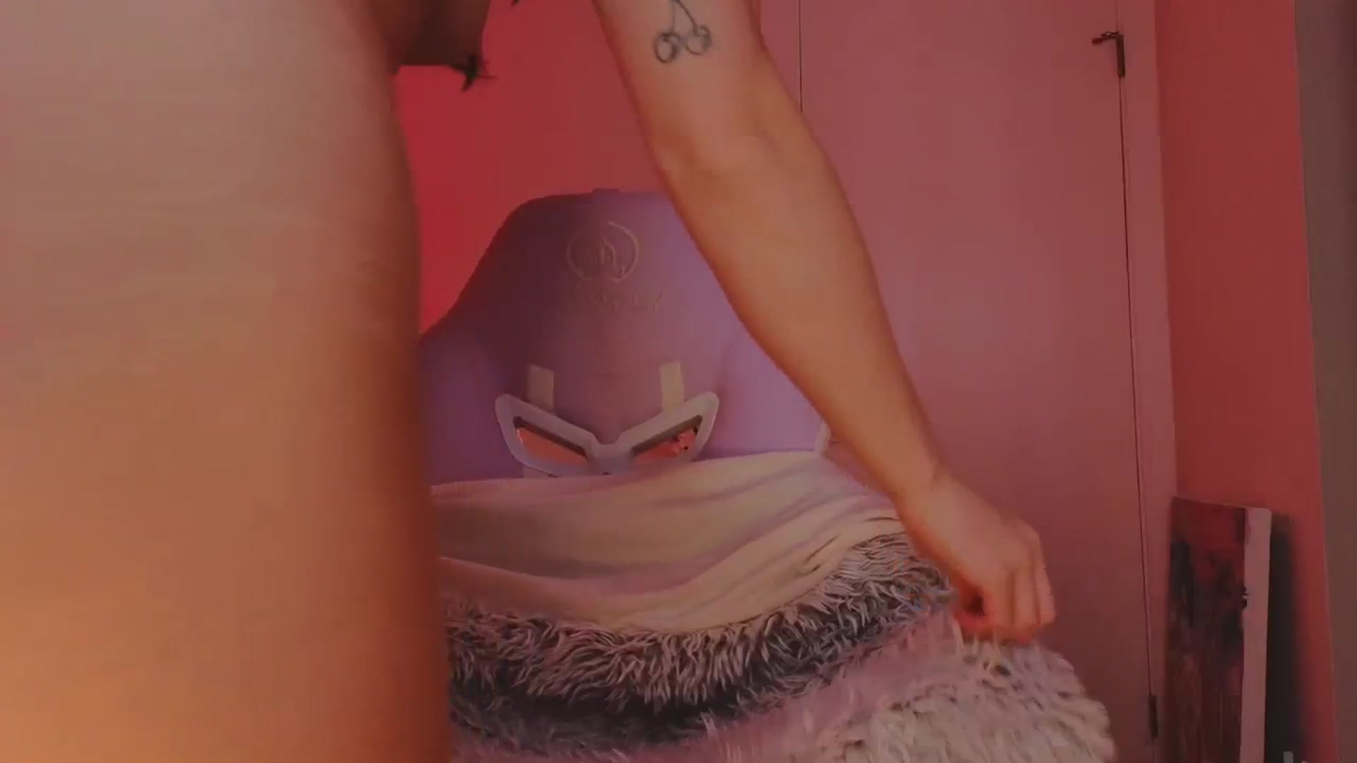 Gallery image thumbnail from KaylenPeach's myfreecams stream on, 03/19/2024, 05:07 image 14 of 20