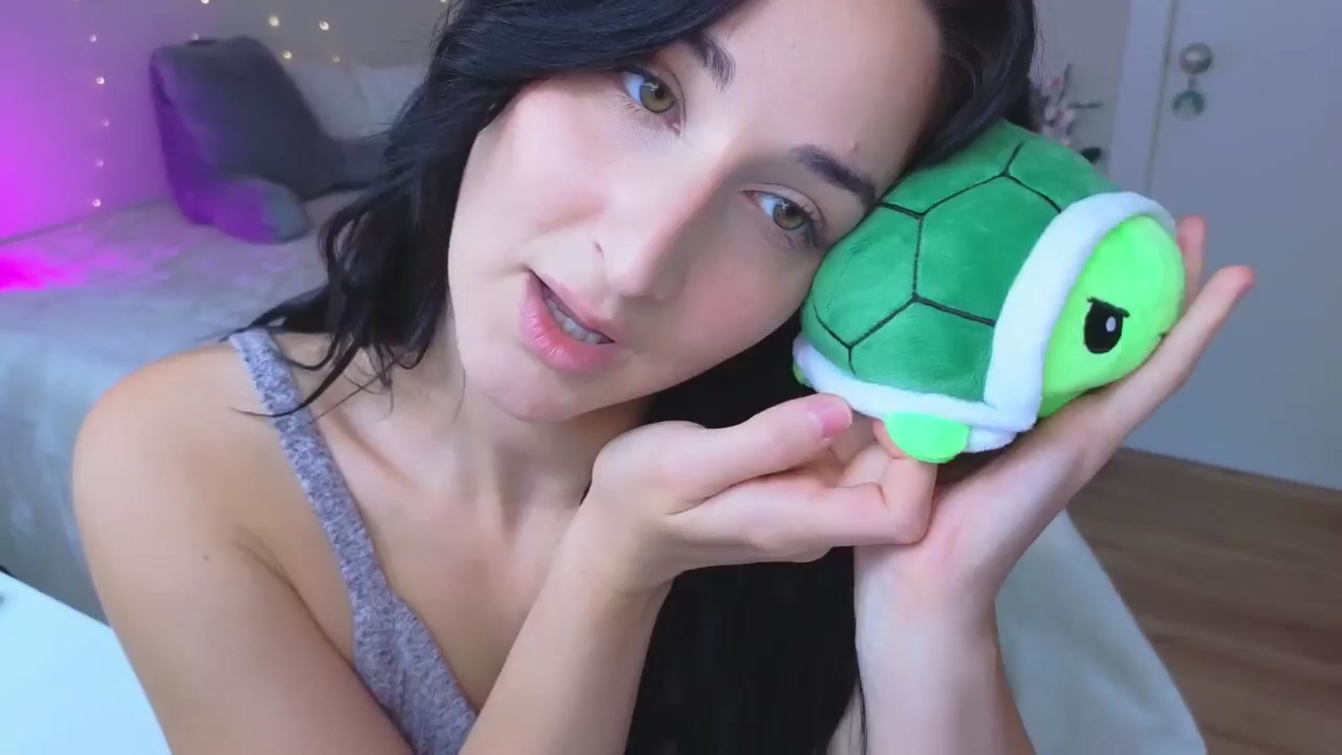 Gallery image thumbnail from KaylenPeach's myfreecams stream on, 04/03/2024, 21:11 image 9 of 20