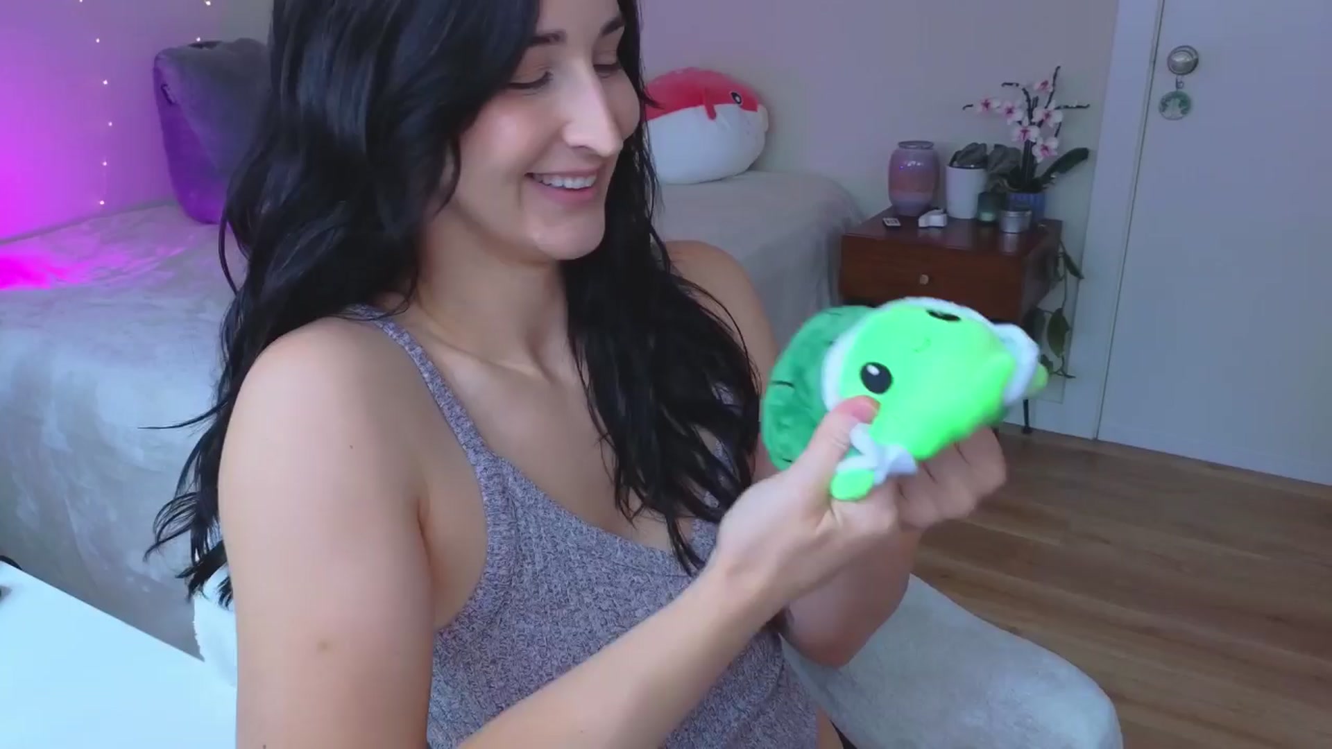 Gallery image thumbnail from KaylenPeach's myfreecams stream on, 04/03/2024, 21:11 image 8 of 20
