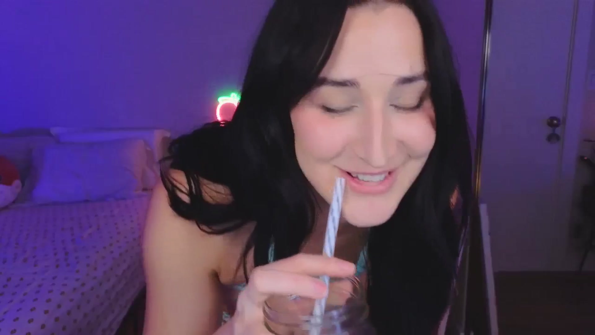 Gallery image thumbnail from KaylenPeach's myfreecams stream on, 04/05/2024, 05:18 image 13 of 20