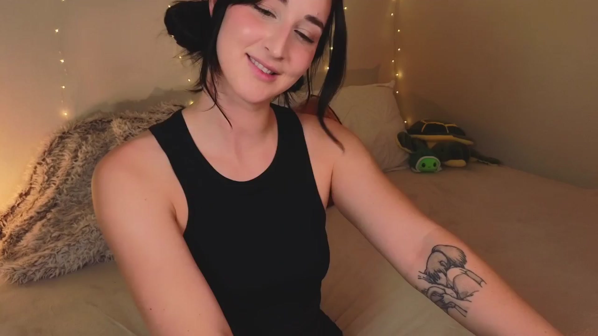 Gallery image thumbnail from KaylenPeach's myfreecams stream on, 04/12/2024, 03:16 image 12 of 20