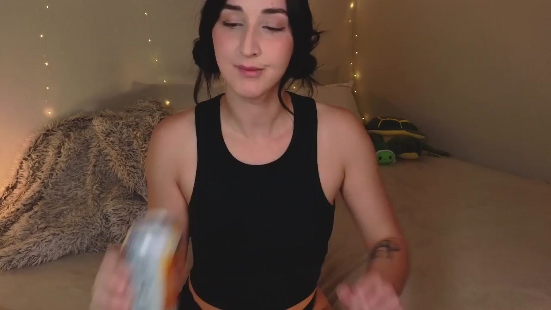Gallery image thumbnail from KaylenPeach's myfreecams stream on, 04/12/2024, 03:16 image 5 of 20
