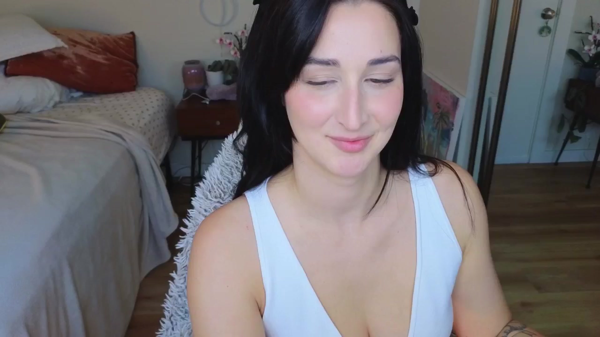 Gallery image thumbnail from KaylenPeach's myfreecams stream on, 04/16/2024, 22:50 image 1 of 20