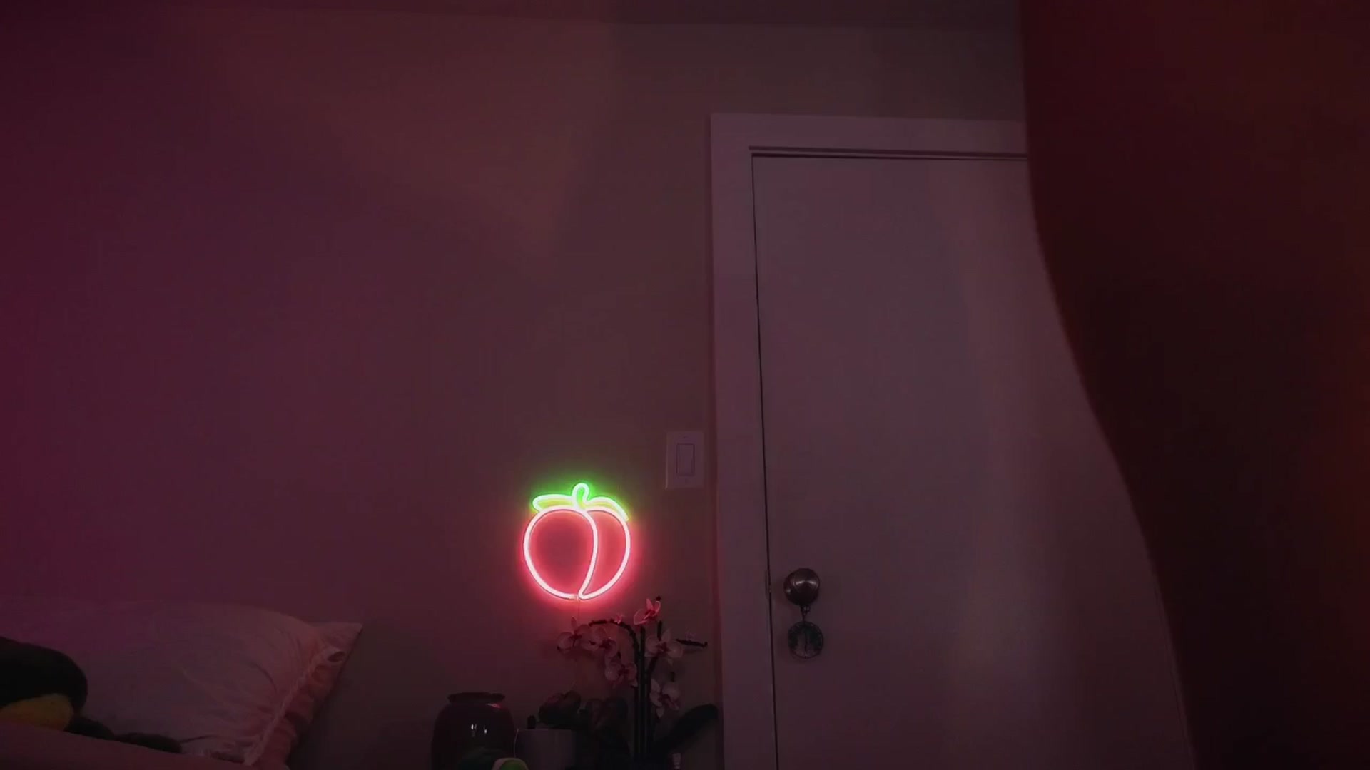 Gallery image thumbnail from KaylenPeach's myfreecams stream on, 04/23/2024, 05:29 image 5 of 20