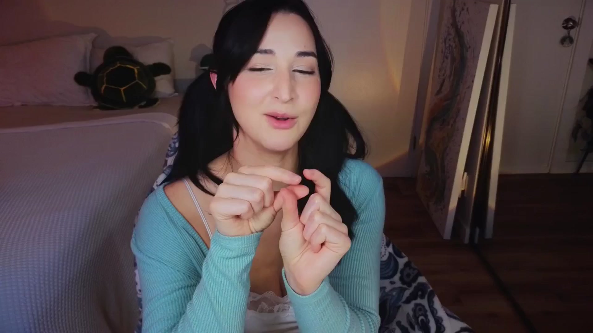 Gallery image thumbnail from KaylenPeach's myfreecams stream on, 05/03/2024, 02:24 image 3 of 20