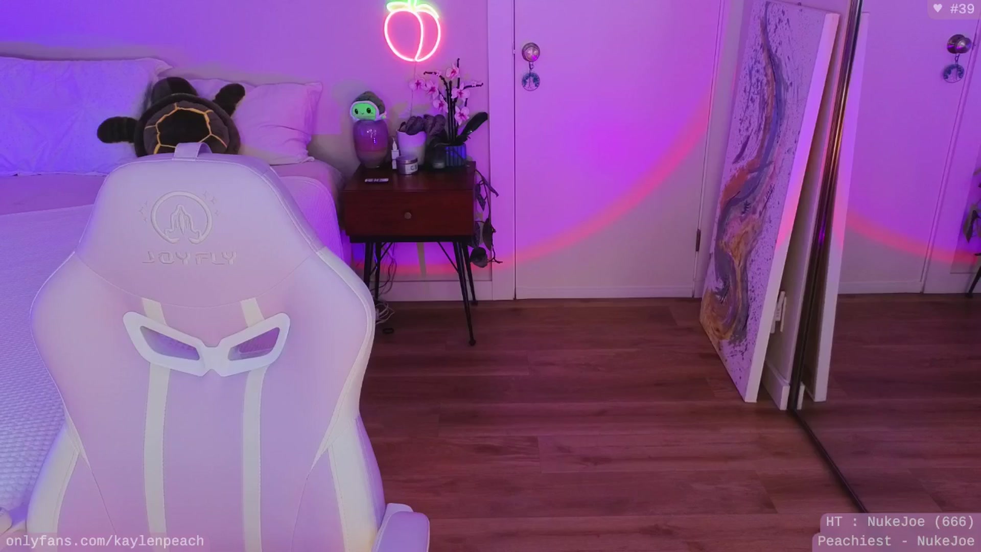 Gallery image thumbnail from KaylenPeach's myfreecams stream on, 05/04/2024, 24:32 image 5 of 20