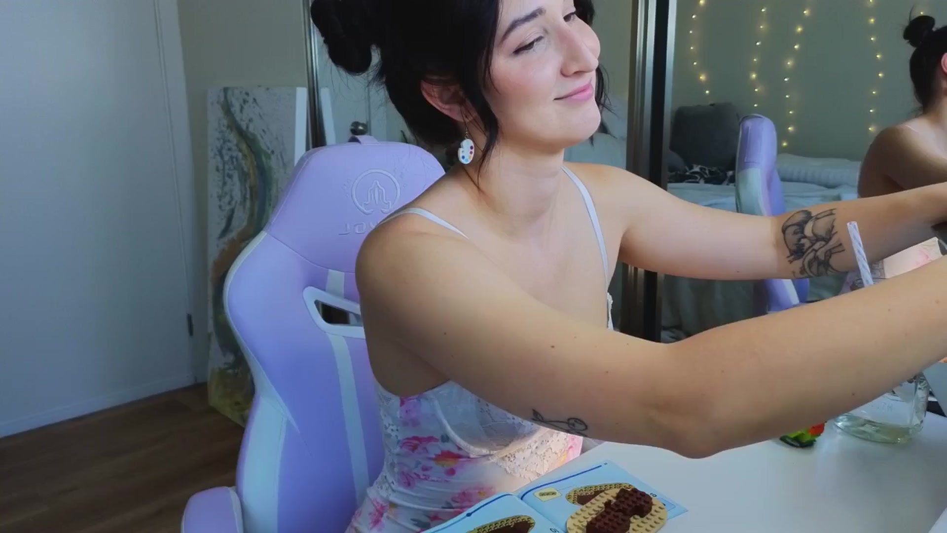 Gallery image thumbnail from KaylenPeach's myfreecams stream on, 05/08/2024, 23:12 image 7 of 20