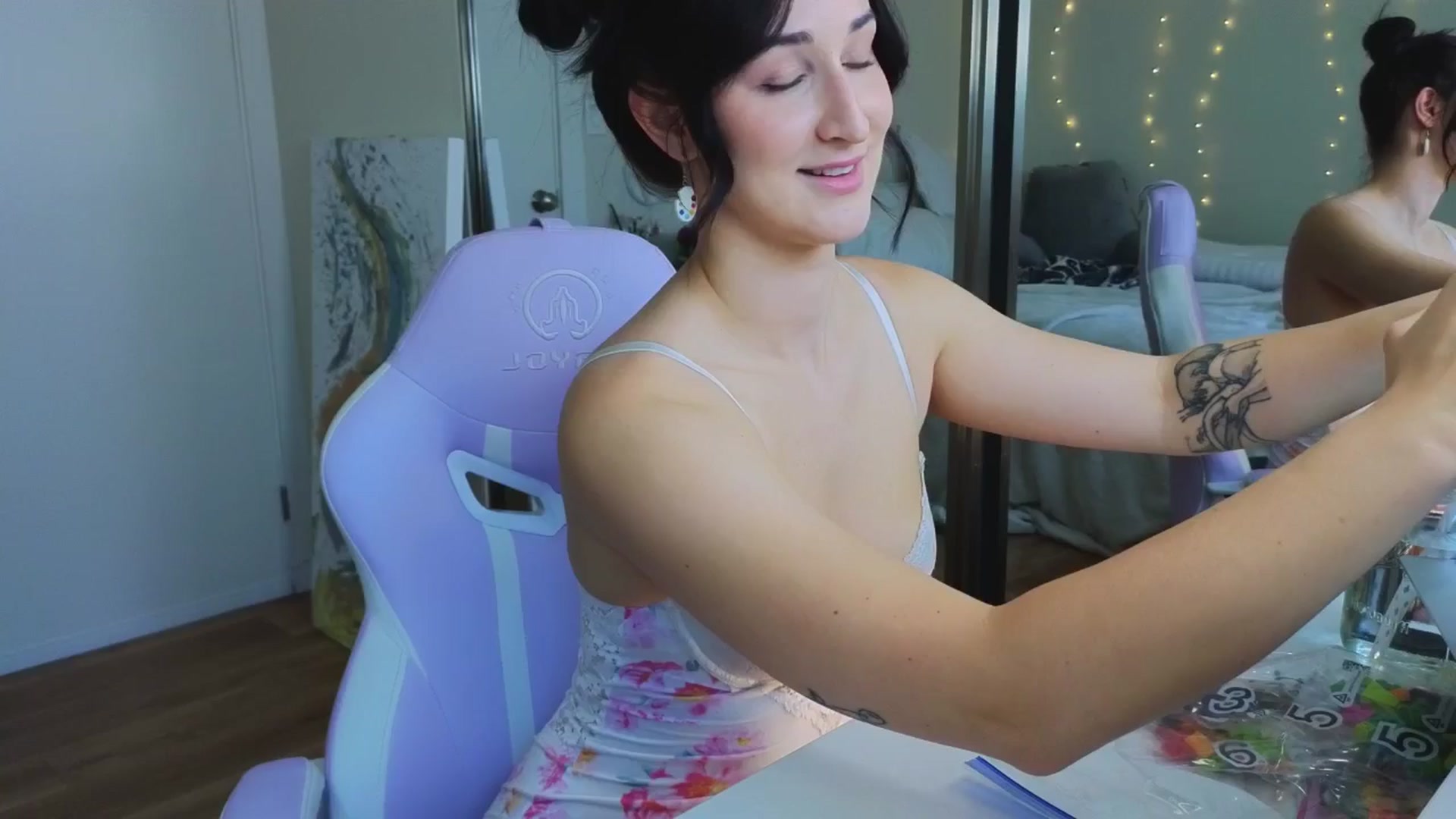 Gallery image thumbnail from KaylenPeach's myfreecams stream on, 05/08/2024, 23:12 image 1 of 20