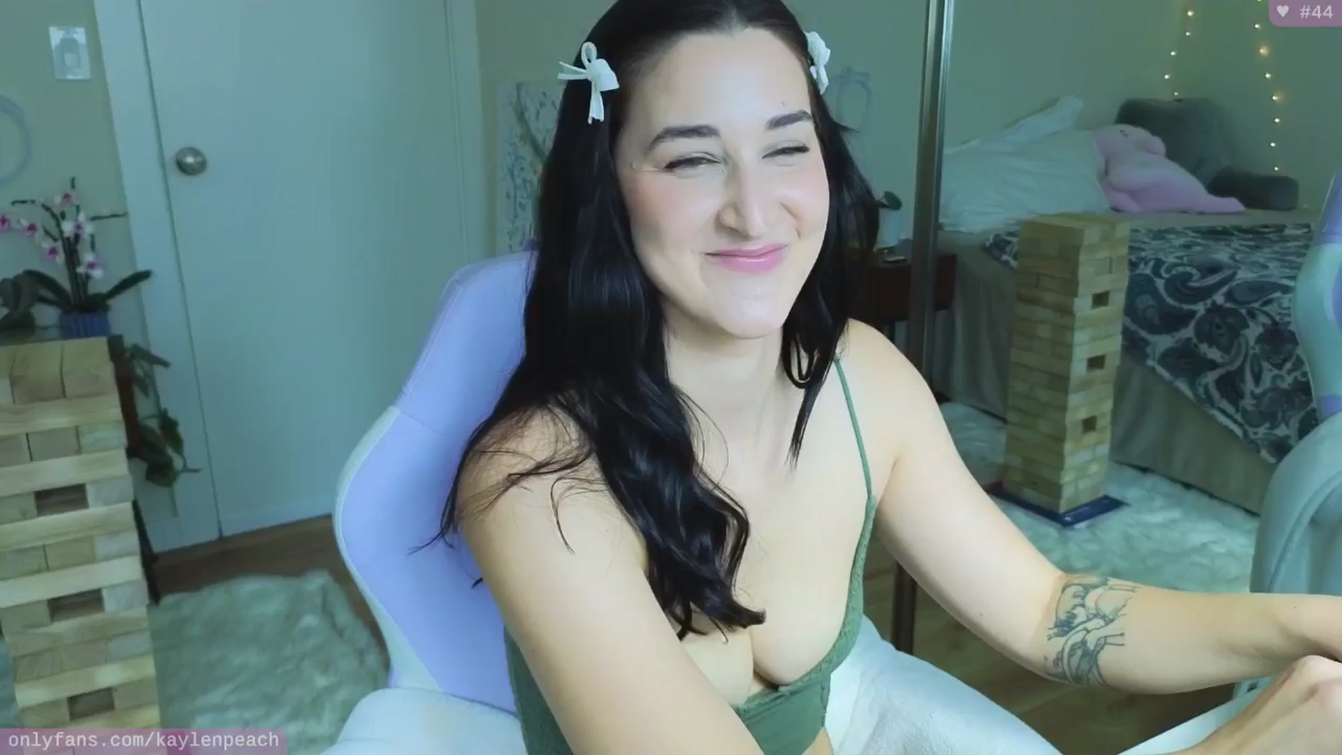 Gallery image thumbnail from KaylenPeach's myfreecams stream on, 05/16/2024, 22:03 image 1 of 20