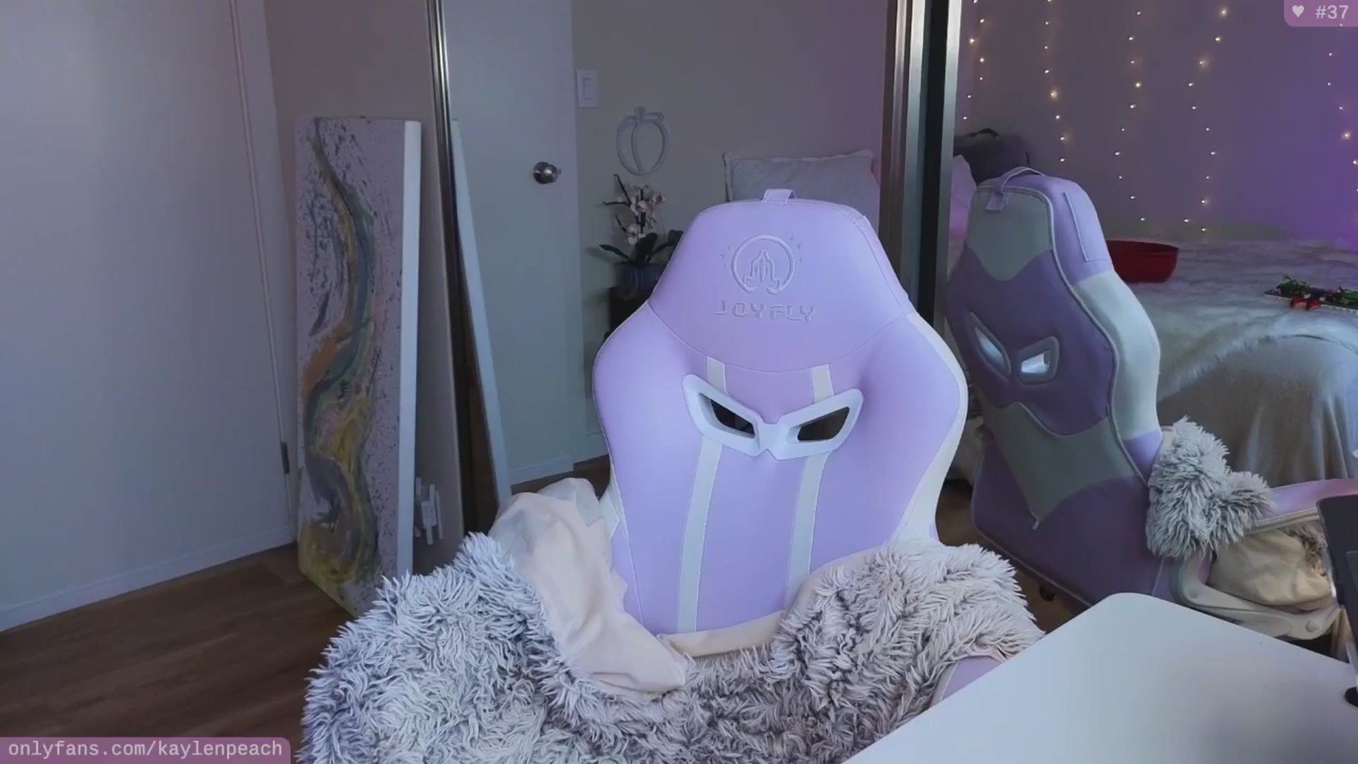 Gallery image thumbnail from KaylenPeach's myfreecams stream on, 05/22/2024, 21:40 image 13 of 20