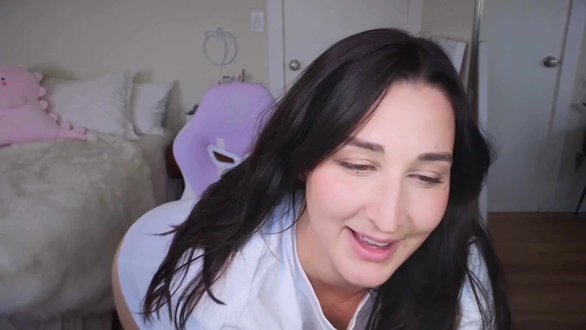 Gallery image thumbnail from KaylenPeach's myfreecams stream on, 06/10/2024, 22:35 image 18 of 20