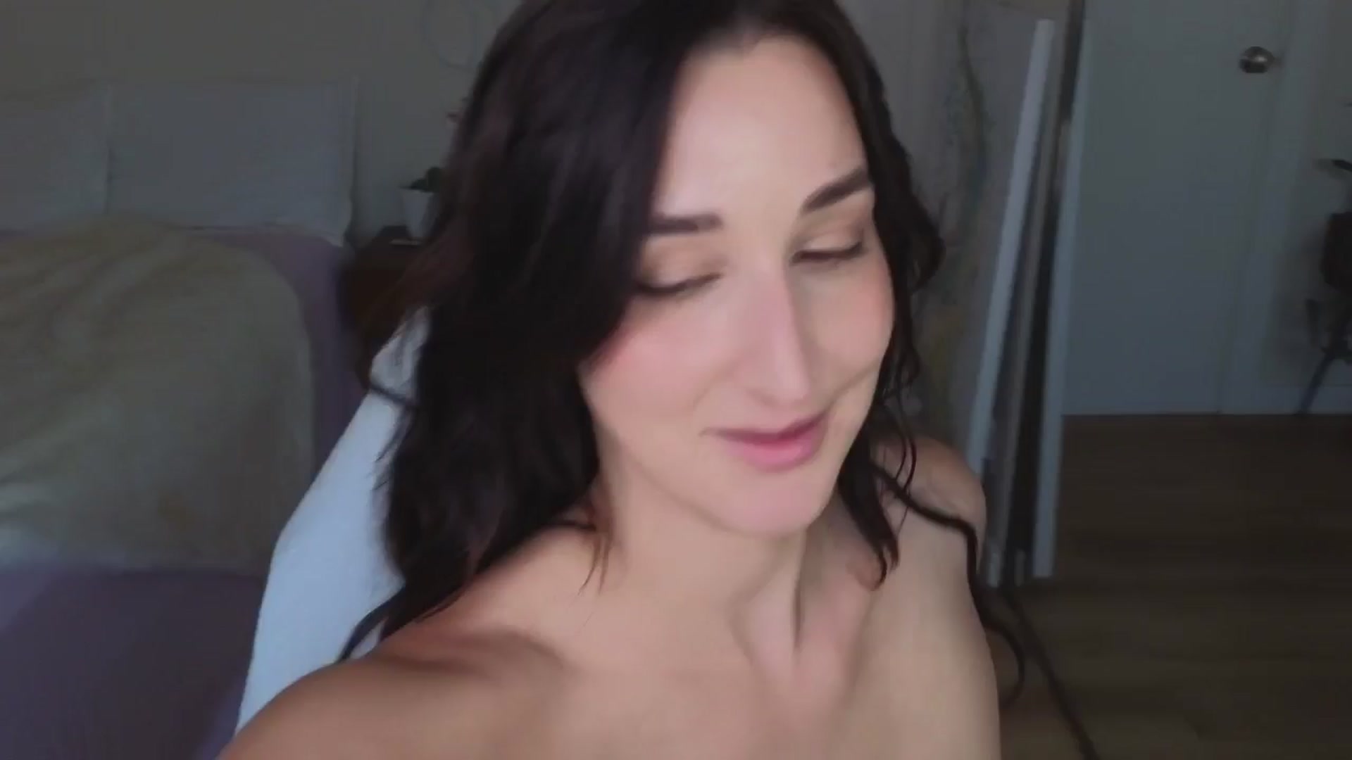 Gallery image thumbnail from KaylenPeach's myfreecams stream on, 07/20/2024, 21:28 image 19 of 20