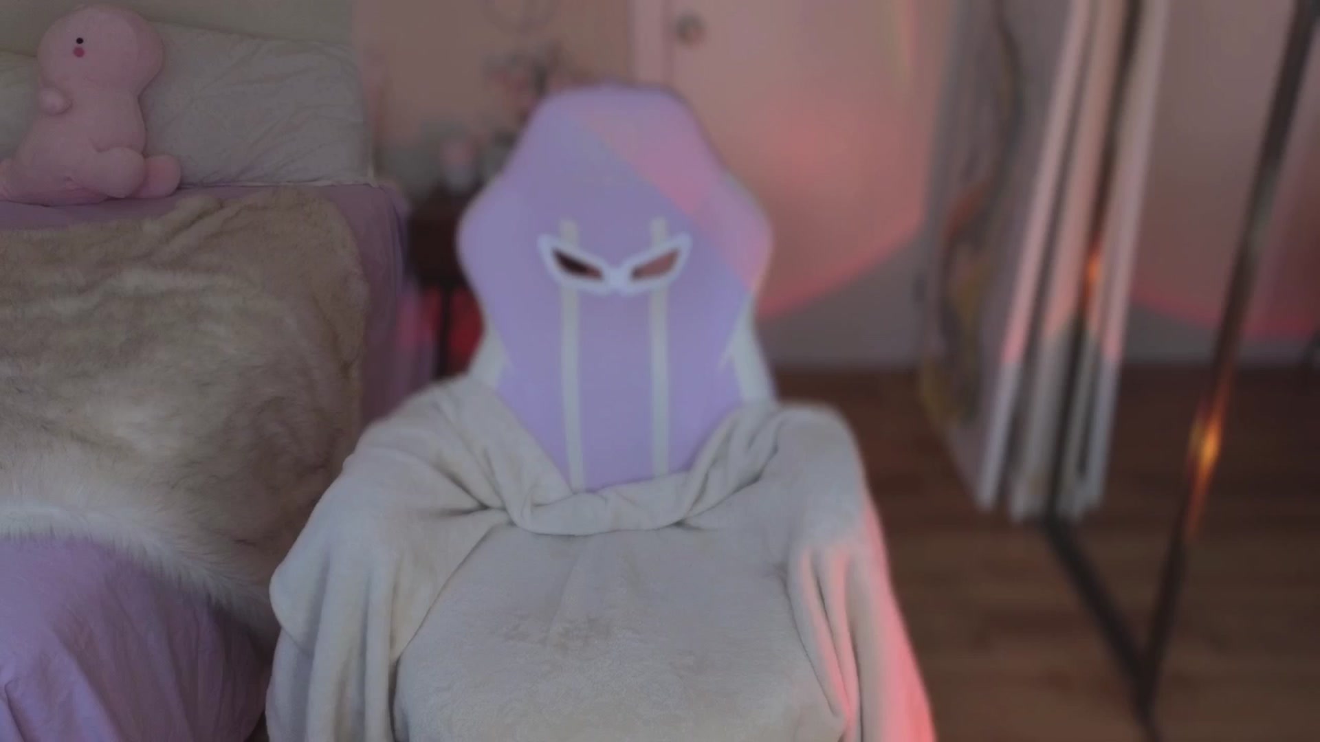 Gallery image thumbnail from KaylenPeach's myfreecams stream on, 08/07/2024, 23:01 image 9 of 20
