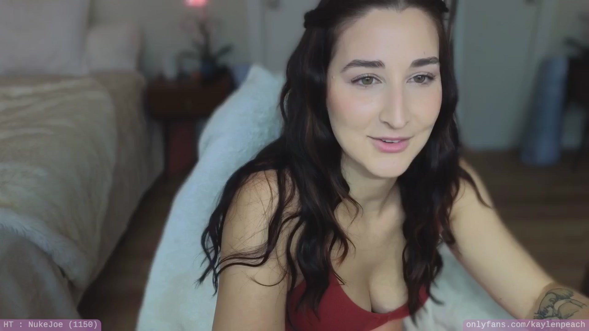Gallery image thumbnail from KaylenPeach's myfreecams stream on, 08/15/2024, 21:45 image 8 of 20