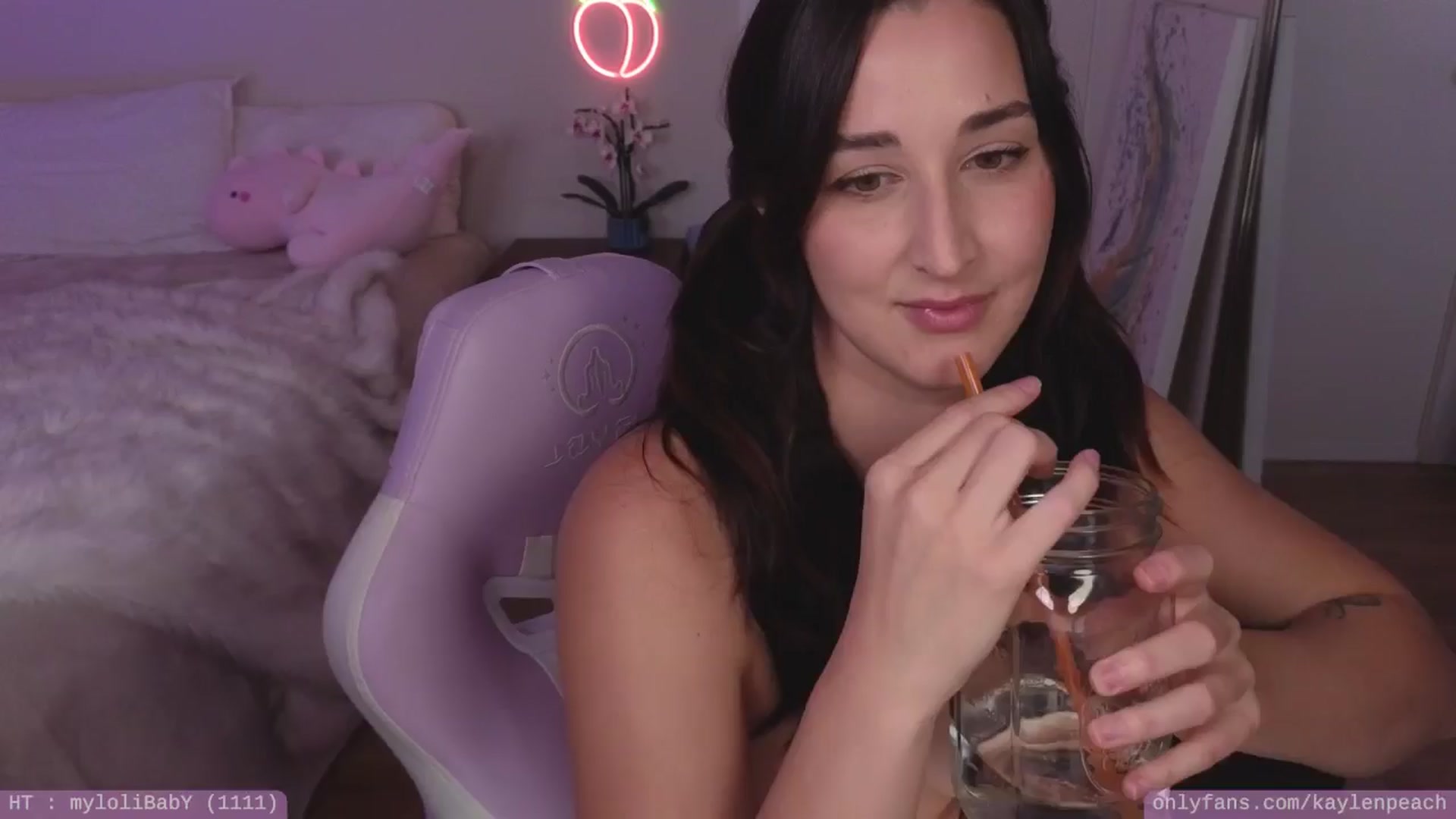 Gallery image thumbnail from KaylenPeach's myfreecams stream on, 08/21/2024, 04:48 image 13 of 20