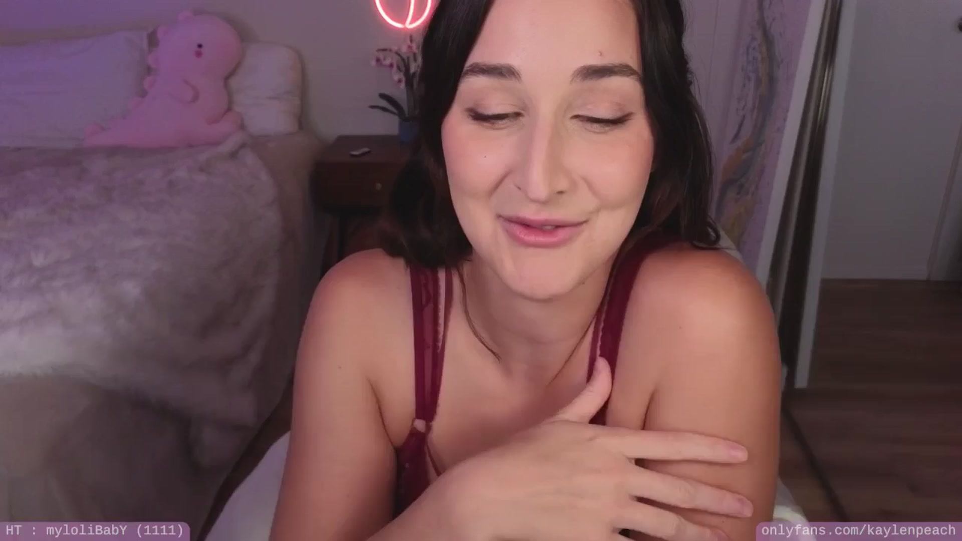 Gallery image thumbnail from KaylenPeach's myfreecams stream on, 08/21/2024, 04:48 image 6 of 20