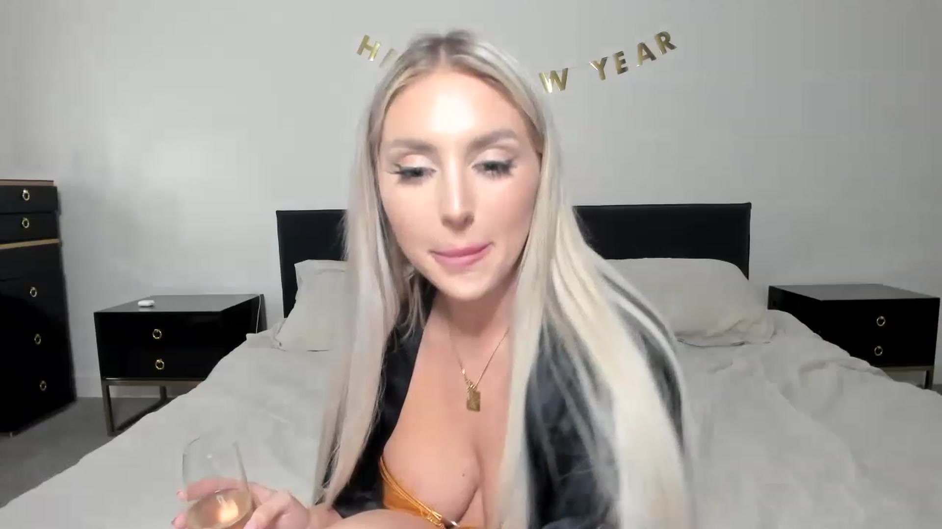 Gallery image thumbnail from KayleyGunner's myfreecams stream on, 12/27/2022, 06:51 image 11 of 20