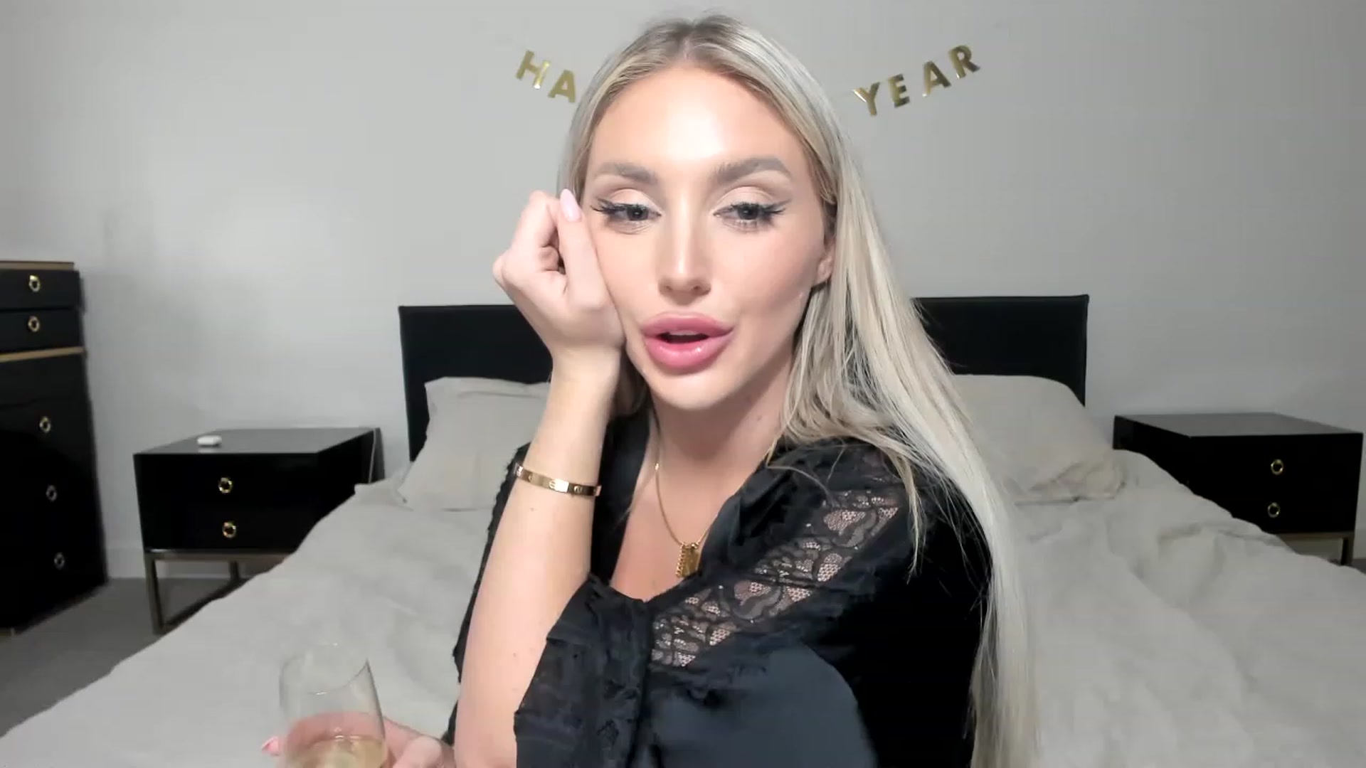 Gallery image thumbnail from KayleyGunner's myfreecams stream on, 12/27/2022, 06:51 image 10 of 20