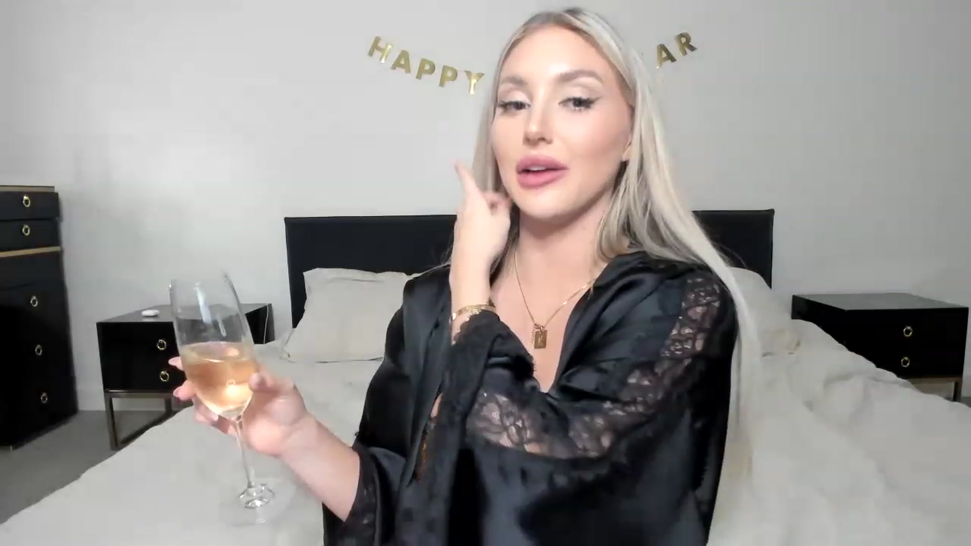 Gallery image thumbnail from KayleyGunner's myfreecams stream on, 12/27/2022, 06:51 image 12 of 20