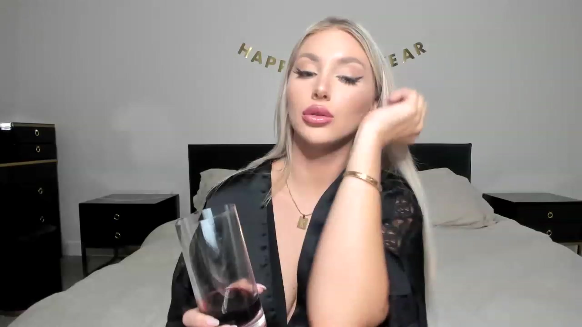 Gallery image thumbnail from KayleyGunner's myfreecams stream on, 12/29/2022, 05:47 image 3 of 20