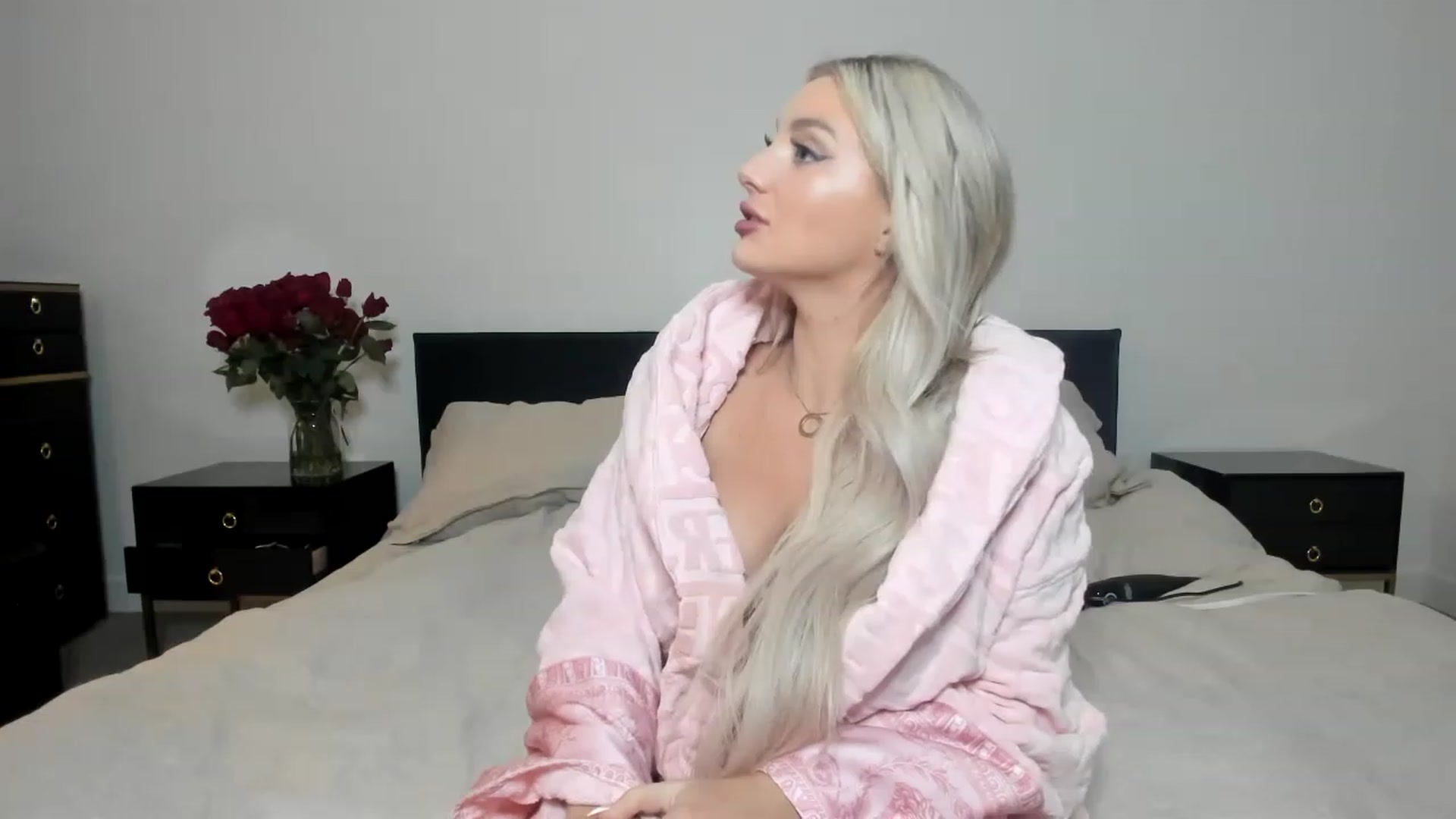 Gallery image thumbnail from KayleyGunner's myfreecams stream on, 02/08/2023, 04:54 image 14 of 20