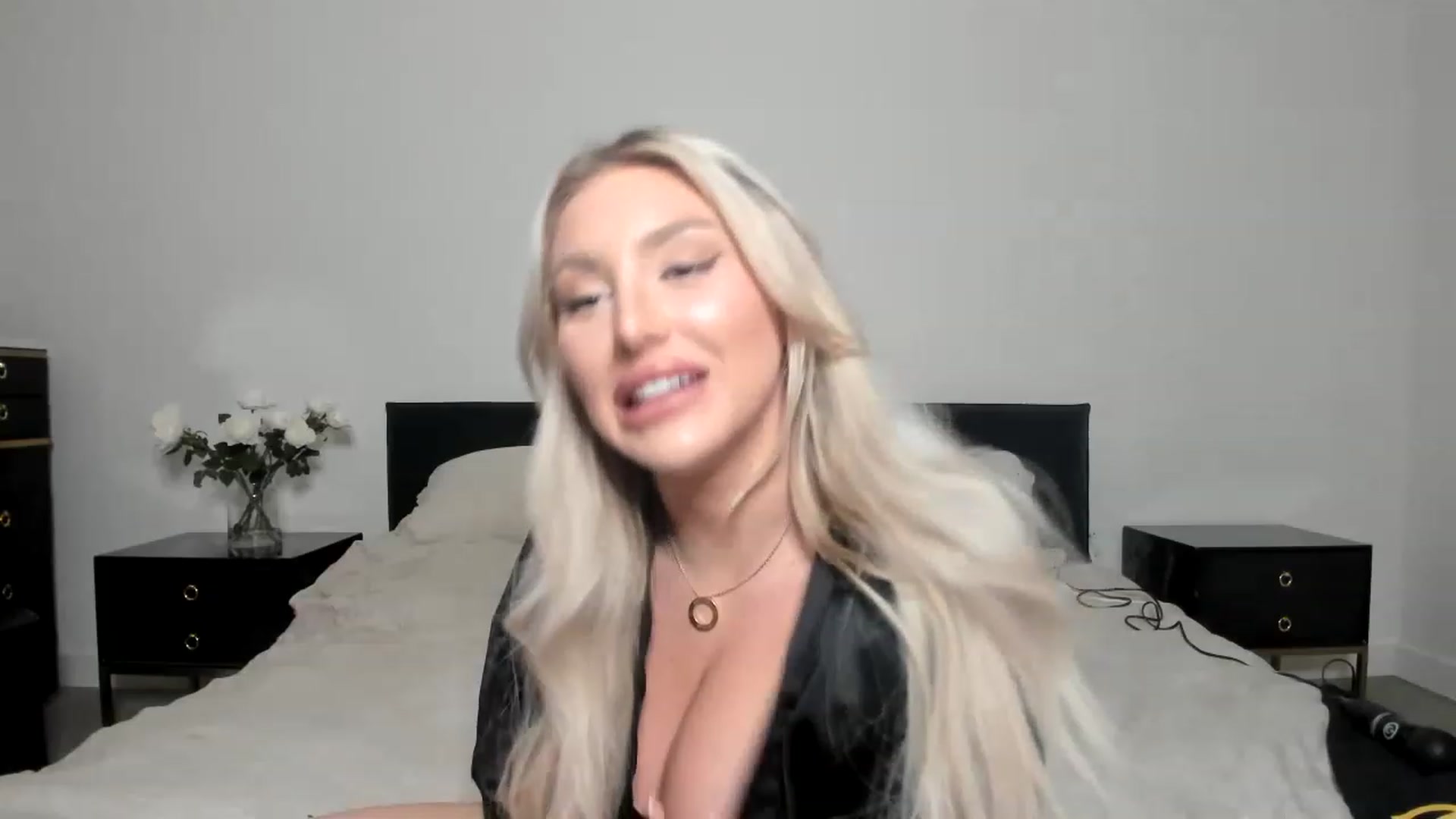 Gallery image thumbnail from KayleyGunner's myfreecams stream on, 02/19/2023, 05:32 image 4 of 20