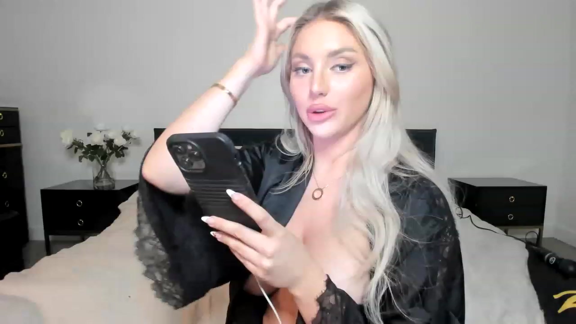 Gallery image thumbnail from KayleyGunner's myfreecams stream on, 02/19/2023, 05:32 image 12 of 20