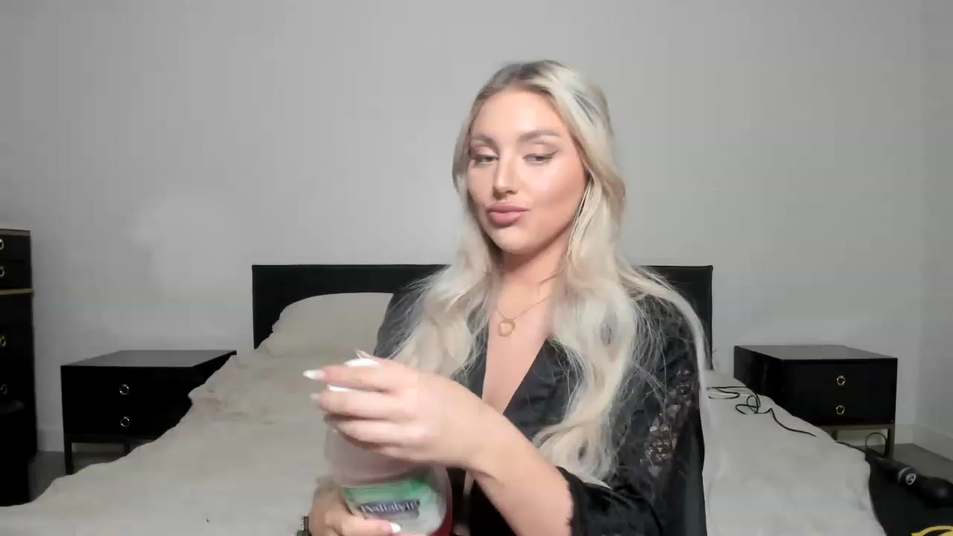 Gallery image thumbnail from KayleyGunner's myfreecams stream on, 02/19/2023, 05:32 image 1 of 20