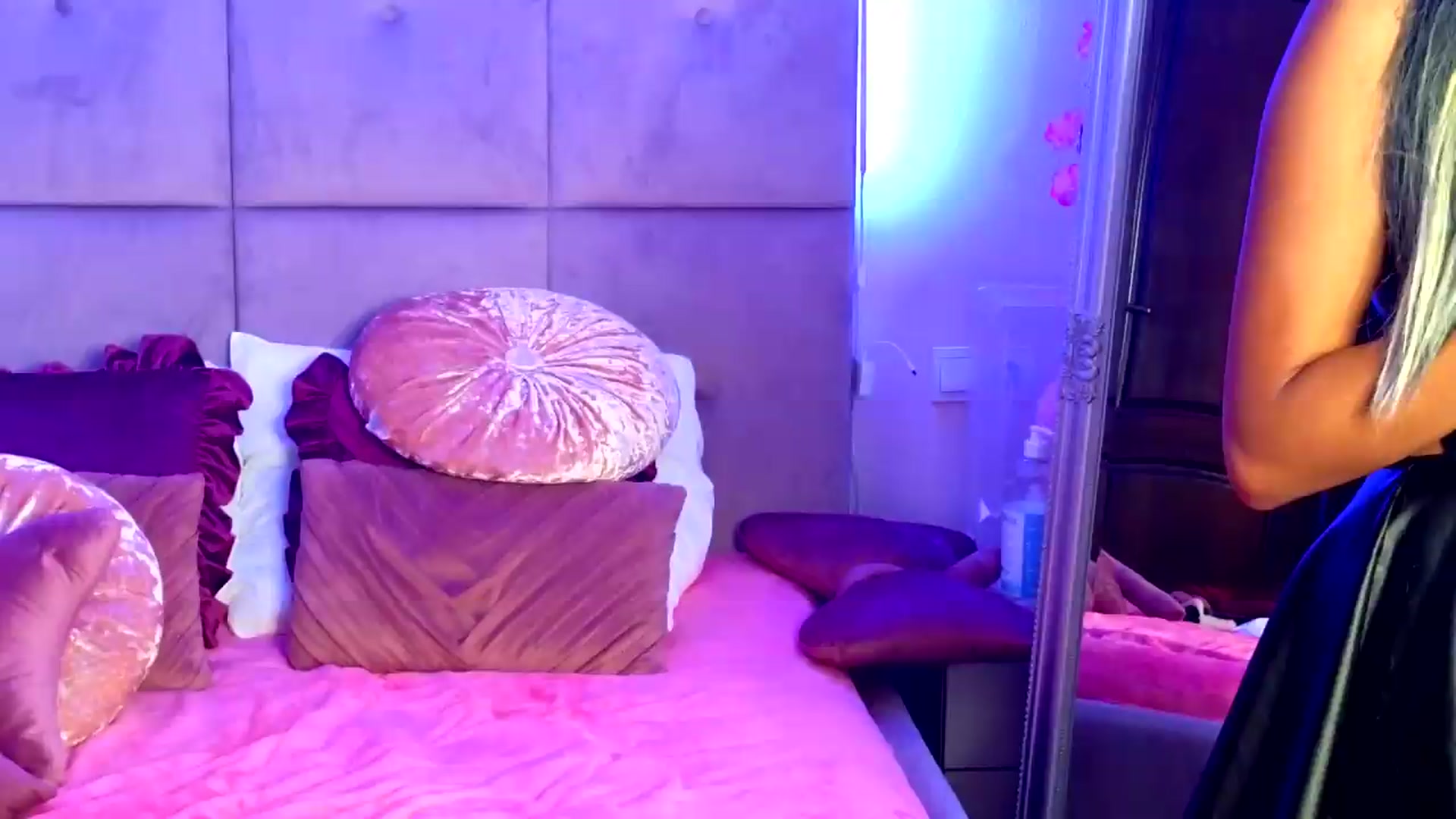 Gallery image thumbnail from Kayley_Kash's myfreecams stream on, 08/29/2026, 13:31 image 4 of 20
