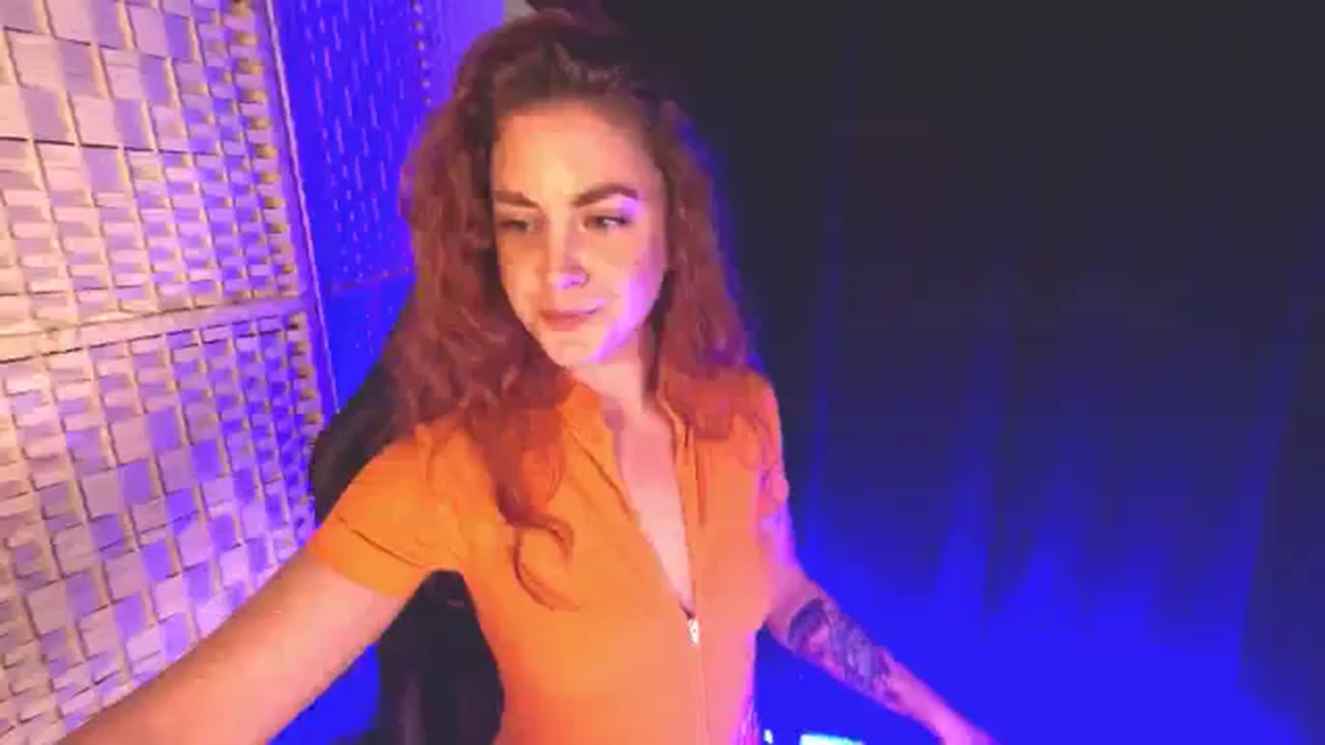 Gallery image thumbnail from KayleyxEmily's myfreecams stream on, 03/19/2025, 17:45 image 4 of 20