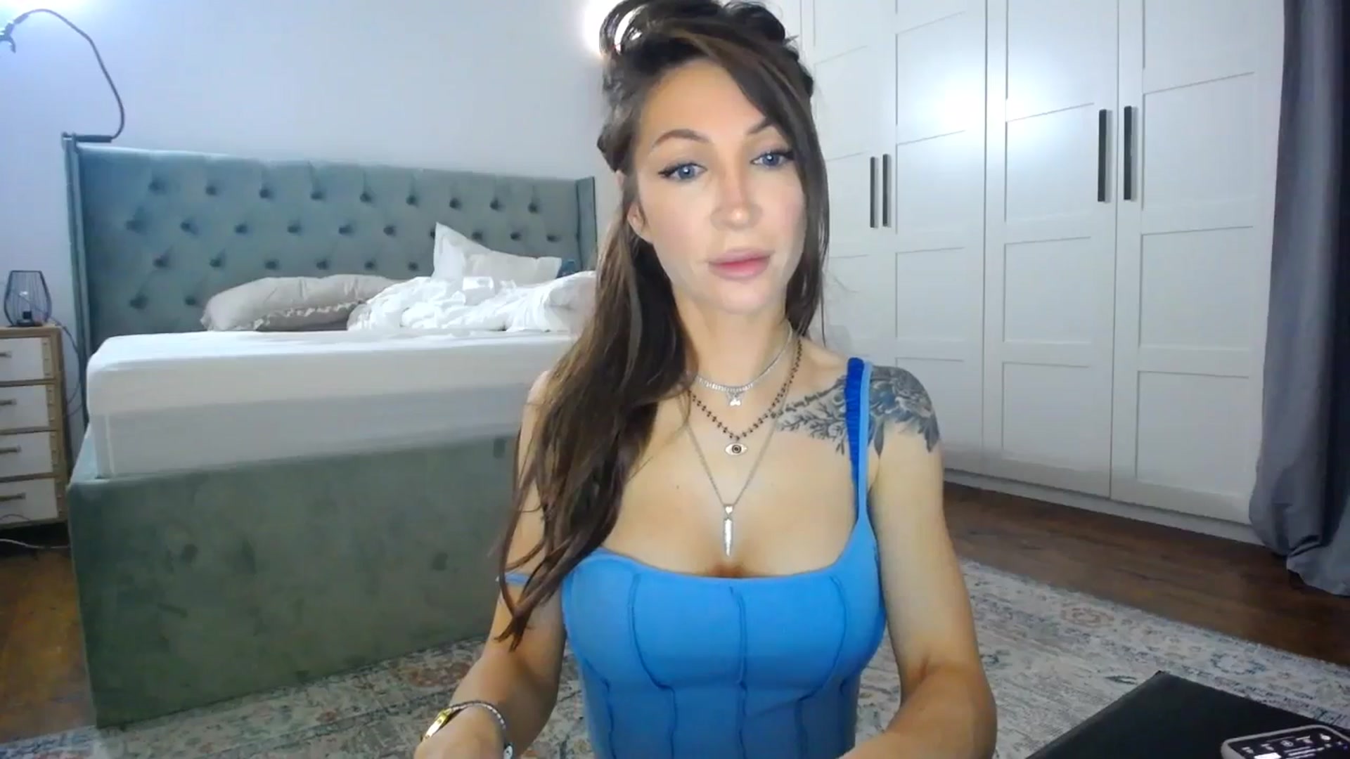 Gallery image thumbnail from Kaylicious's myfreecams stream on, 05/17/2024, 17:30 image 17 of 20