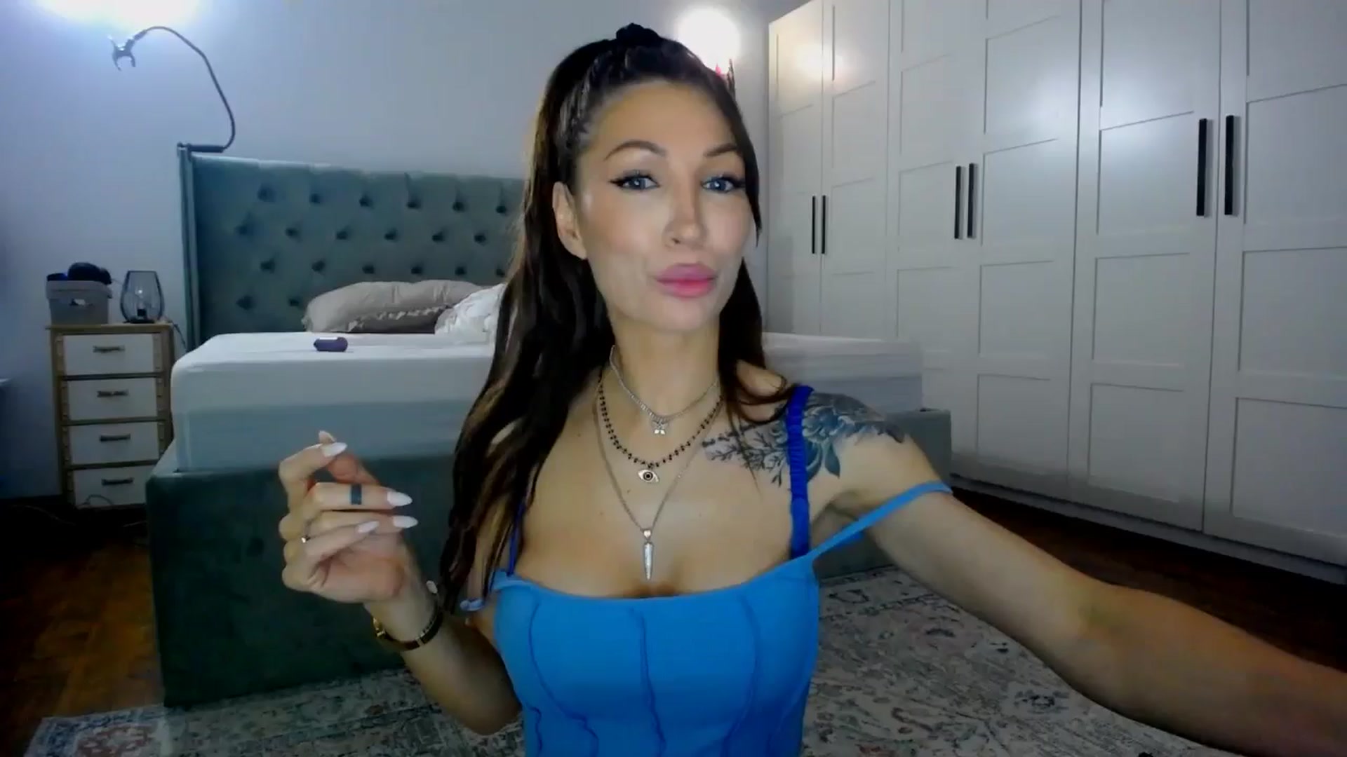 Gallery image thumbnail from Kaylicious's myfreecams stream on, 05/17/2024, 18:33 image 14 of 20