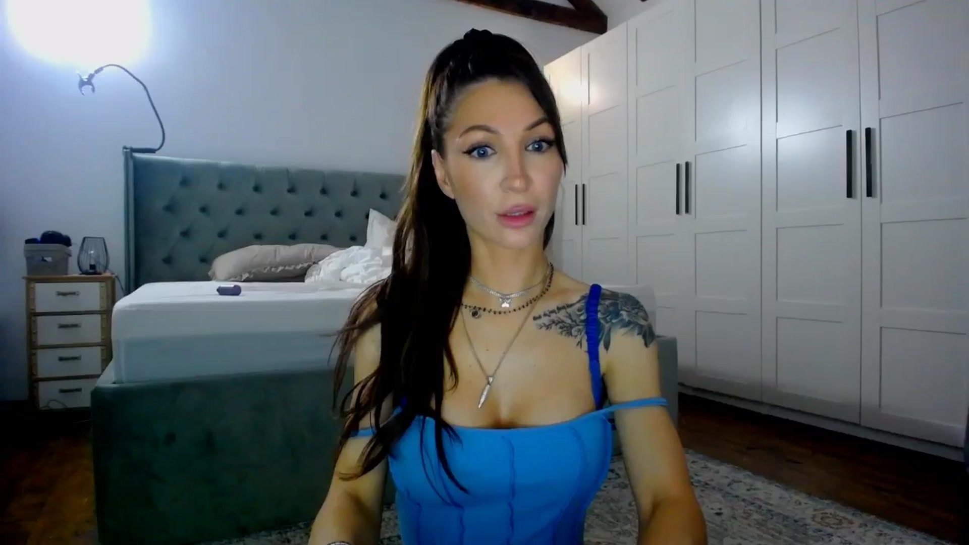 Gallery image thumbnail from Kaylicious's myfreecams stream on, 05/17/2024, 18:33 image 4 of 20